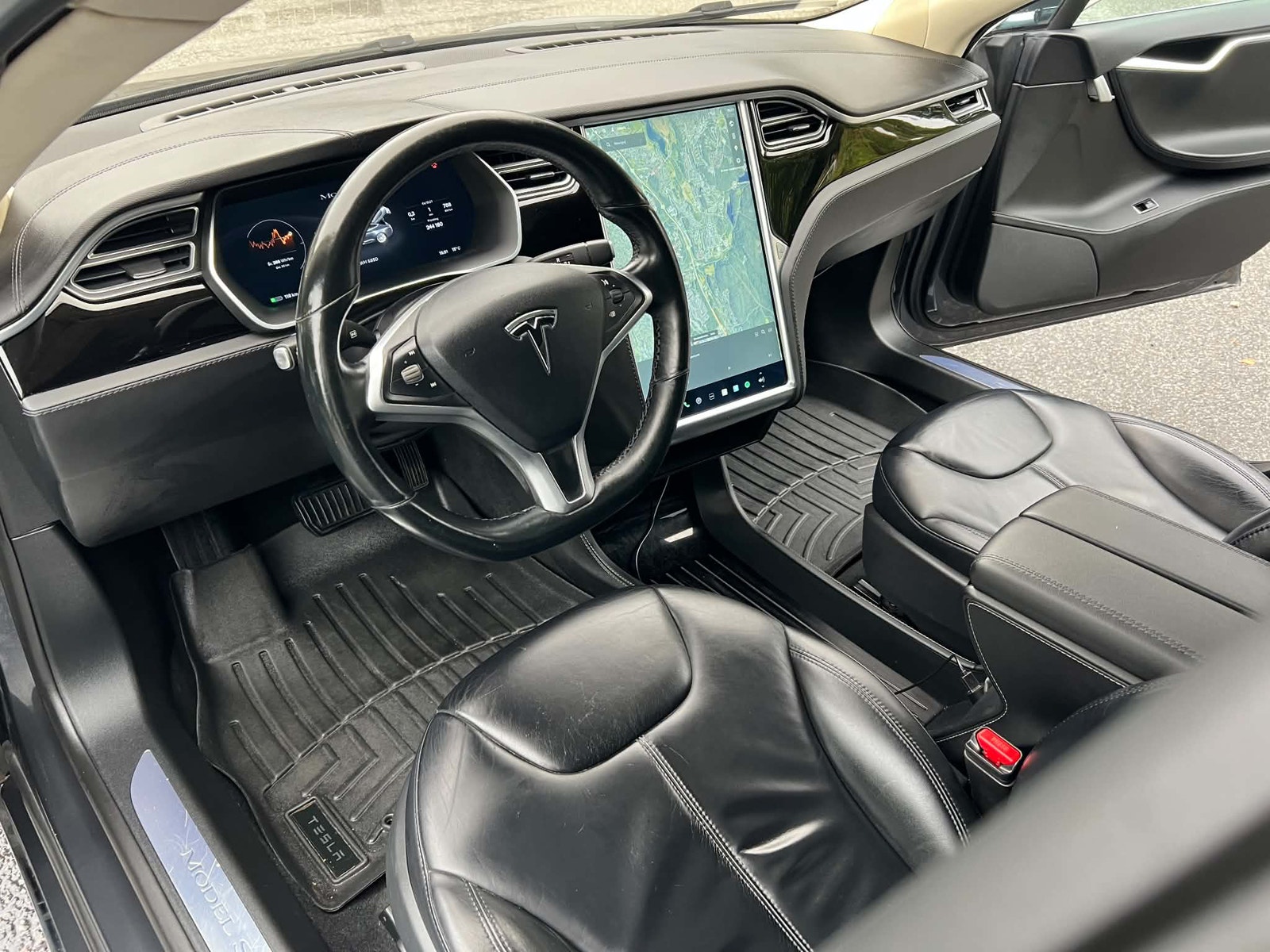 Tesla Model S 85D, 423ps, 2015