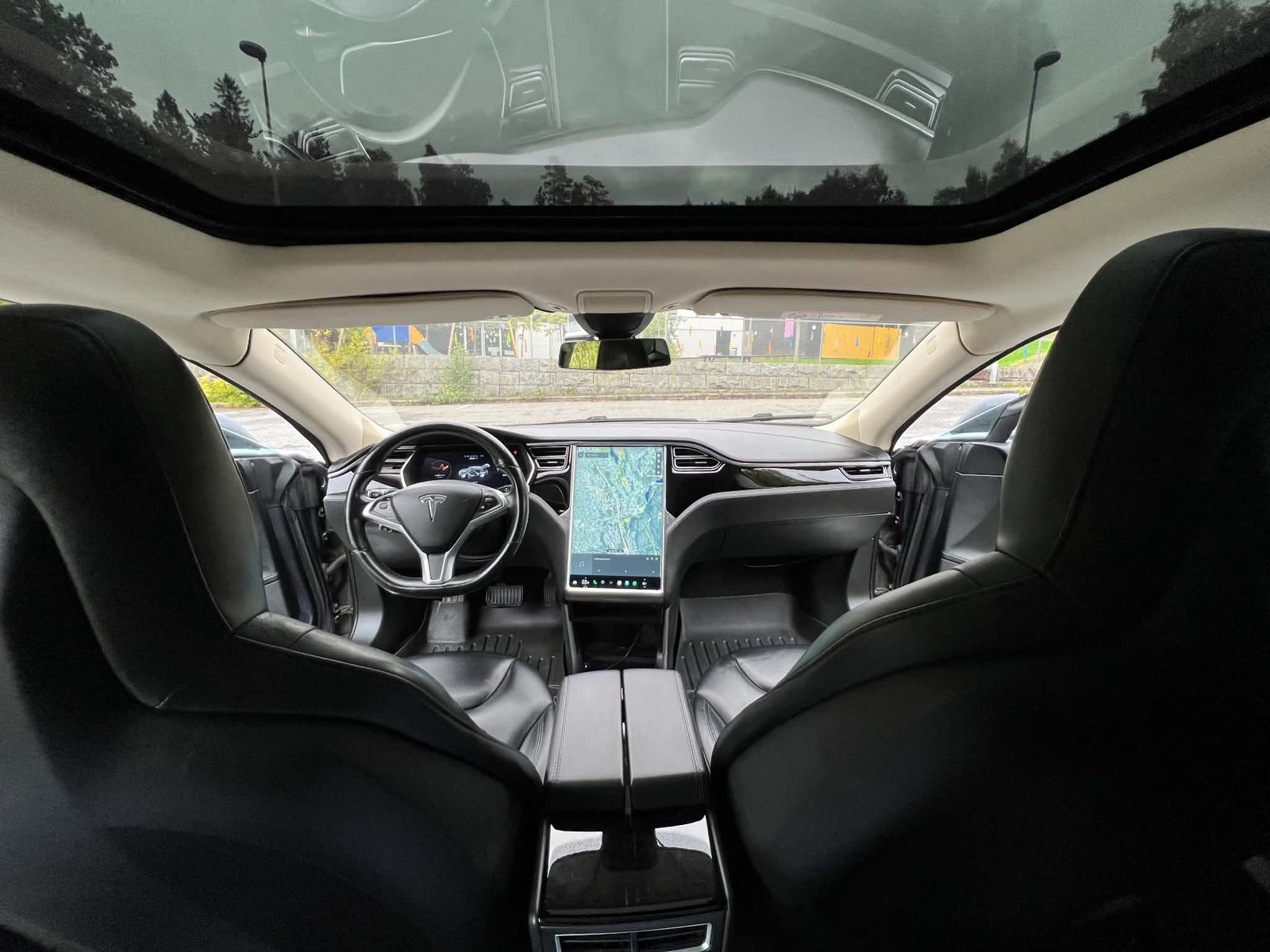 Tesla Model S 85D, 423ps, 2015
