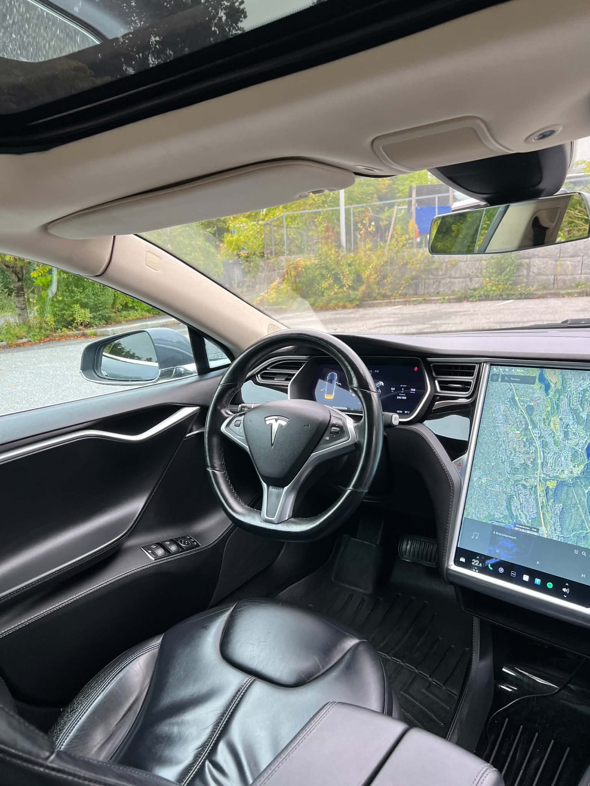 Tesla Model S 85D, 423ps, 2015