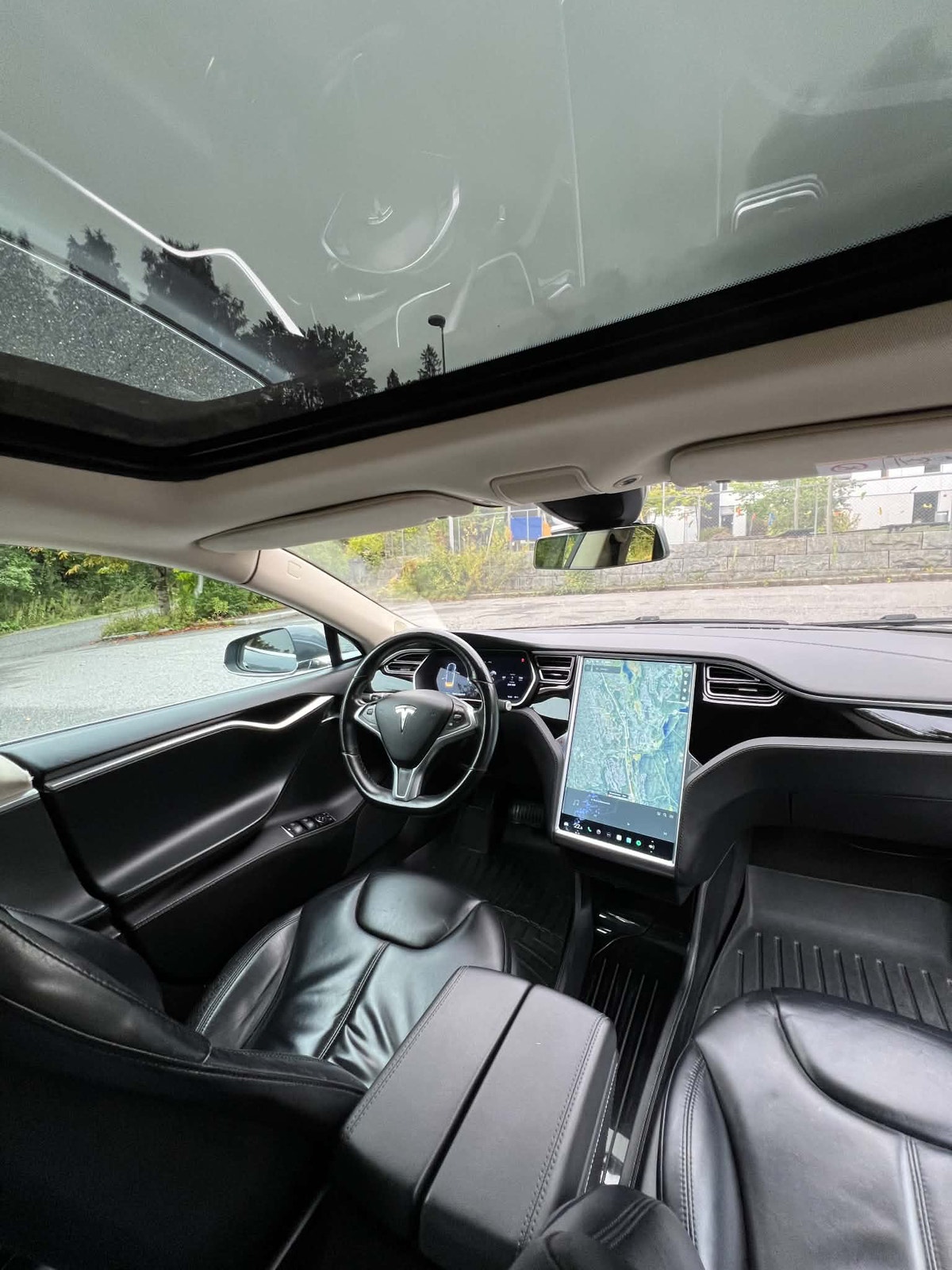 Tesla Model S 85D, 423ps, 2015