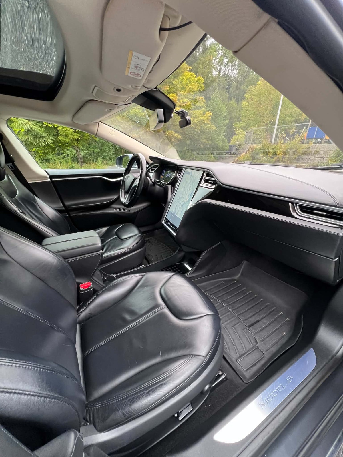 Tesla Model S 85D, 423ps, 2015