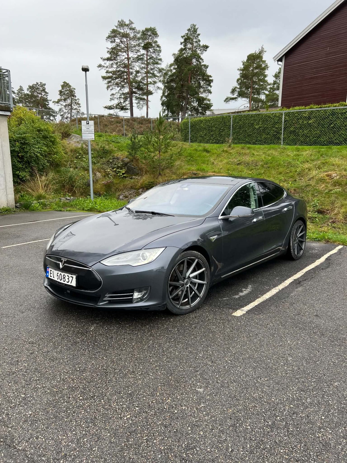 Tesla Model S 85D, 423ps, 2015