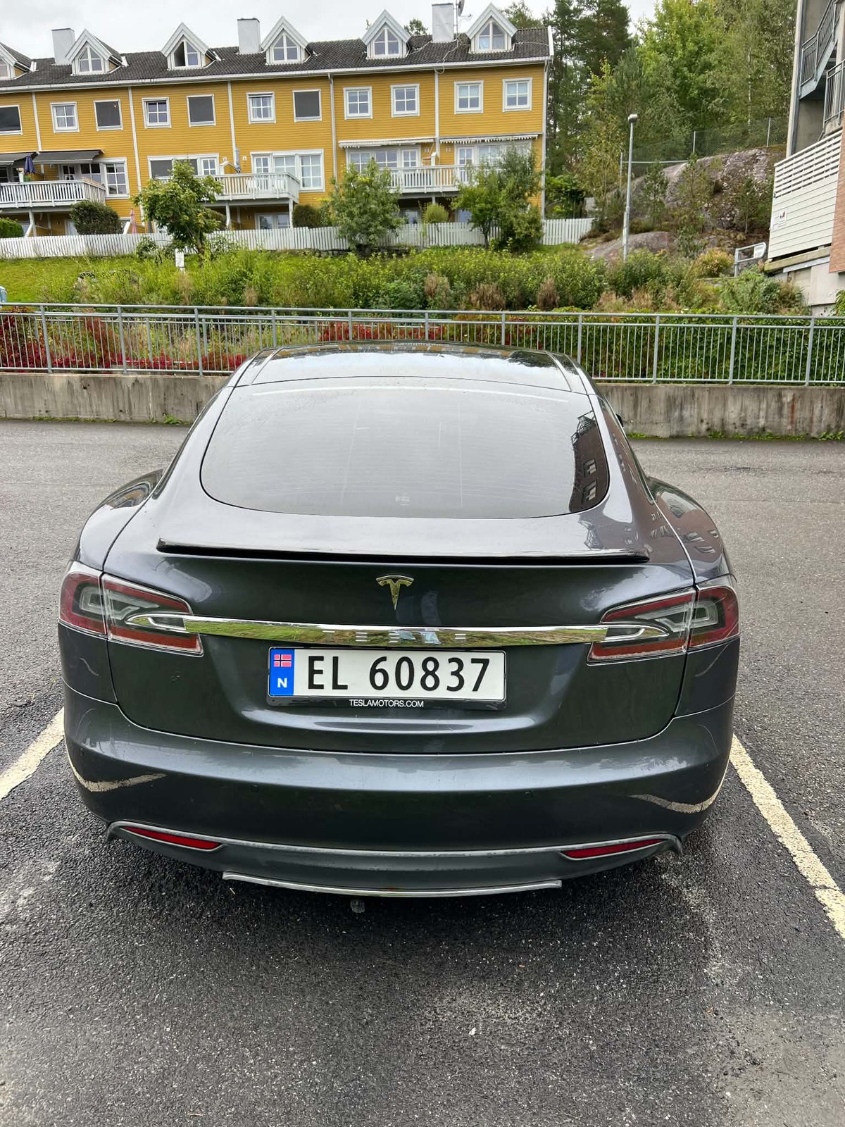 Tesla Model S 85D, 423ps, 2015