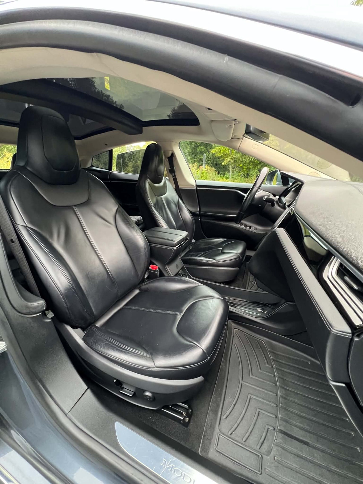 Tesla Model S 85D, 423ps, 2015