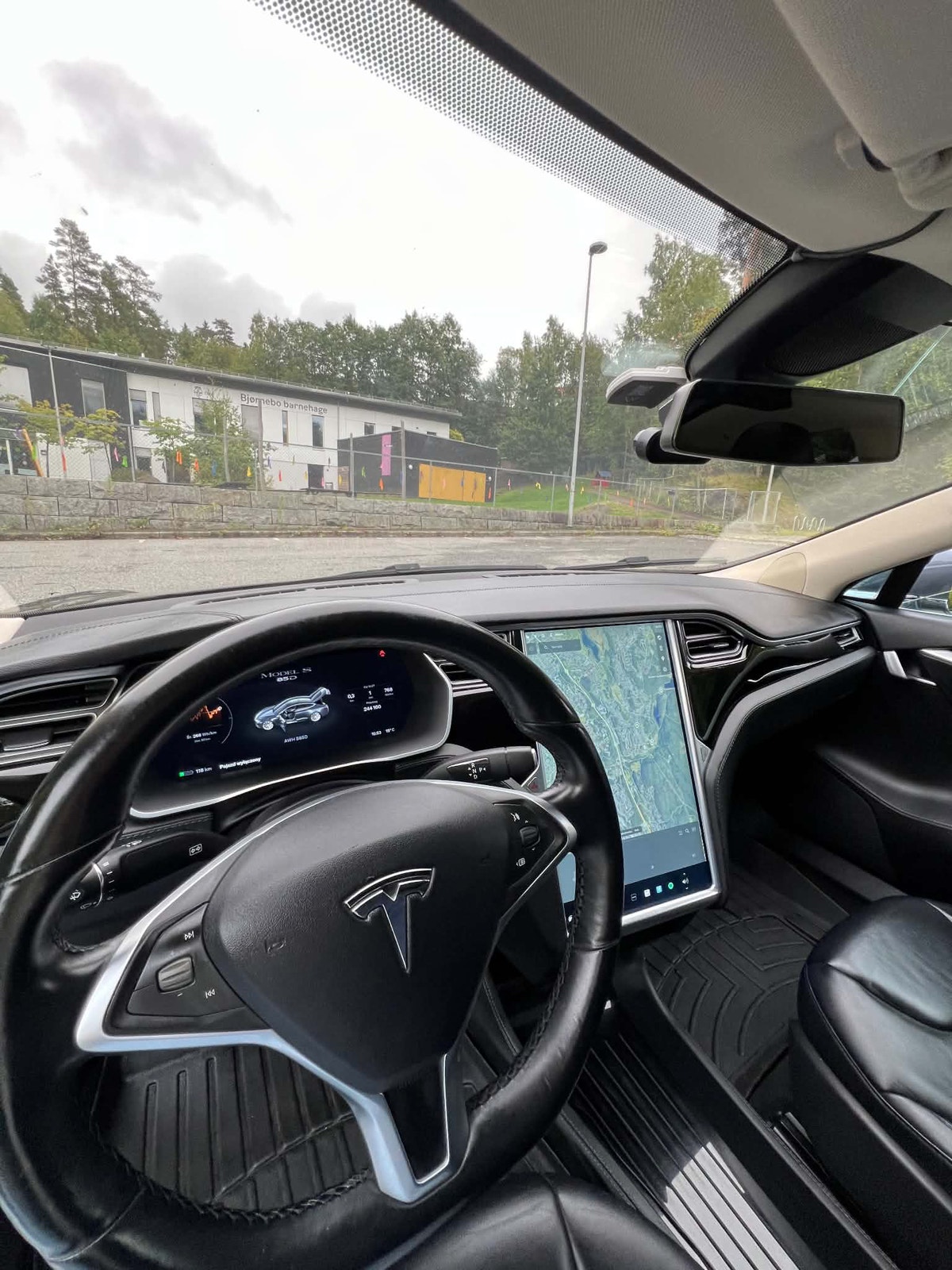 Tesla Model S 85D, 423ps, 2015