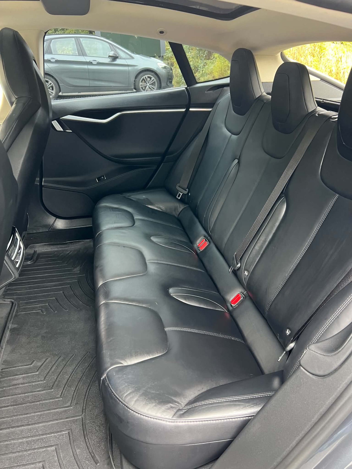 Tesla Model S 85D, 423ps, 2015