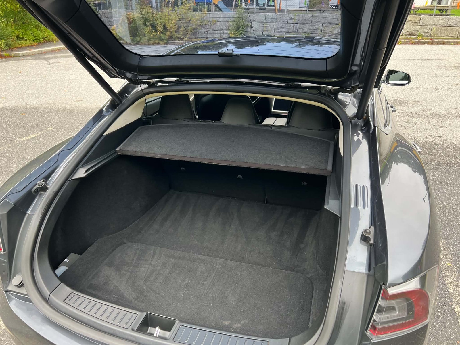 Tesla Model S 85D, 423ps, 2015