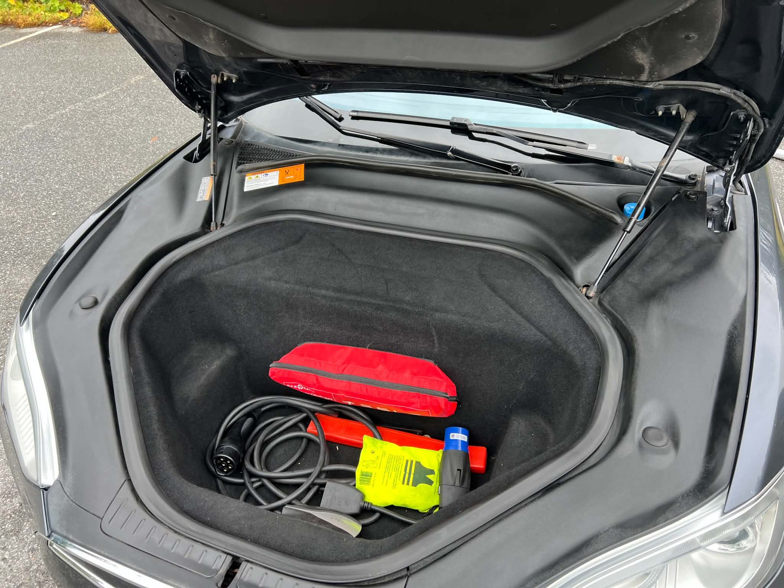 Tesla Model S 85D, 423ps, 2015