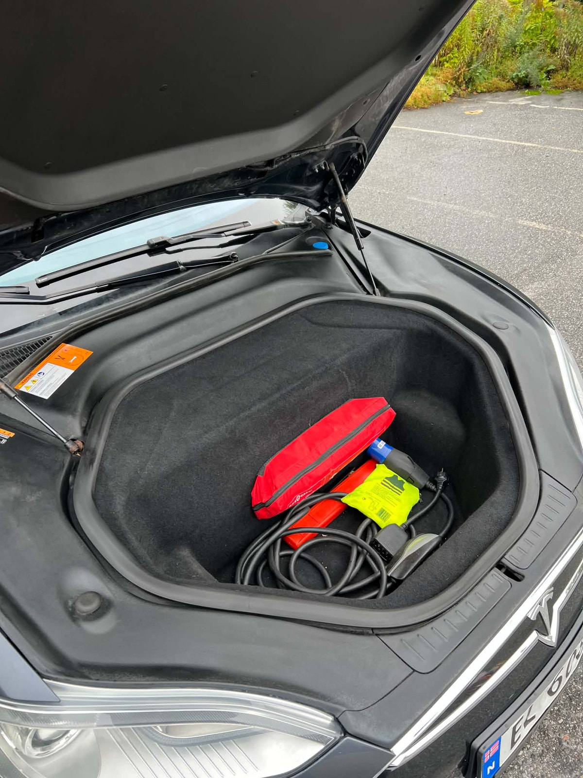 Tesla Model S 85D, 423ps, 2015