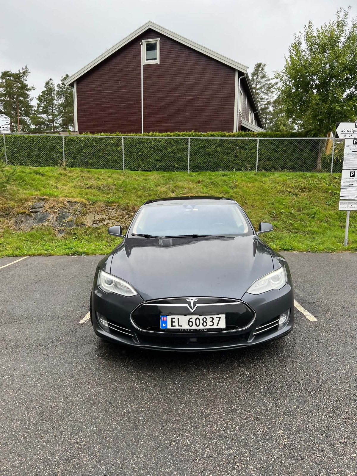 Tesla Model S 85D, 423ps, 2015