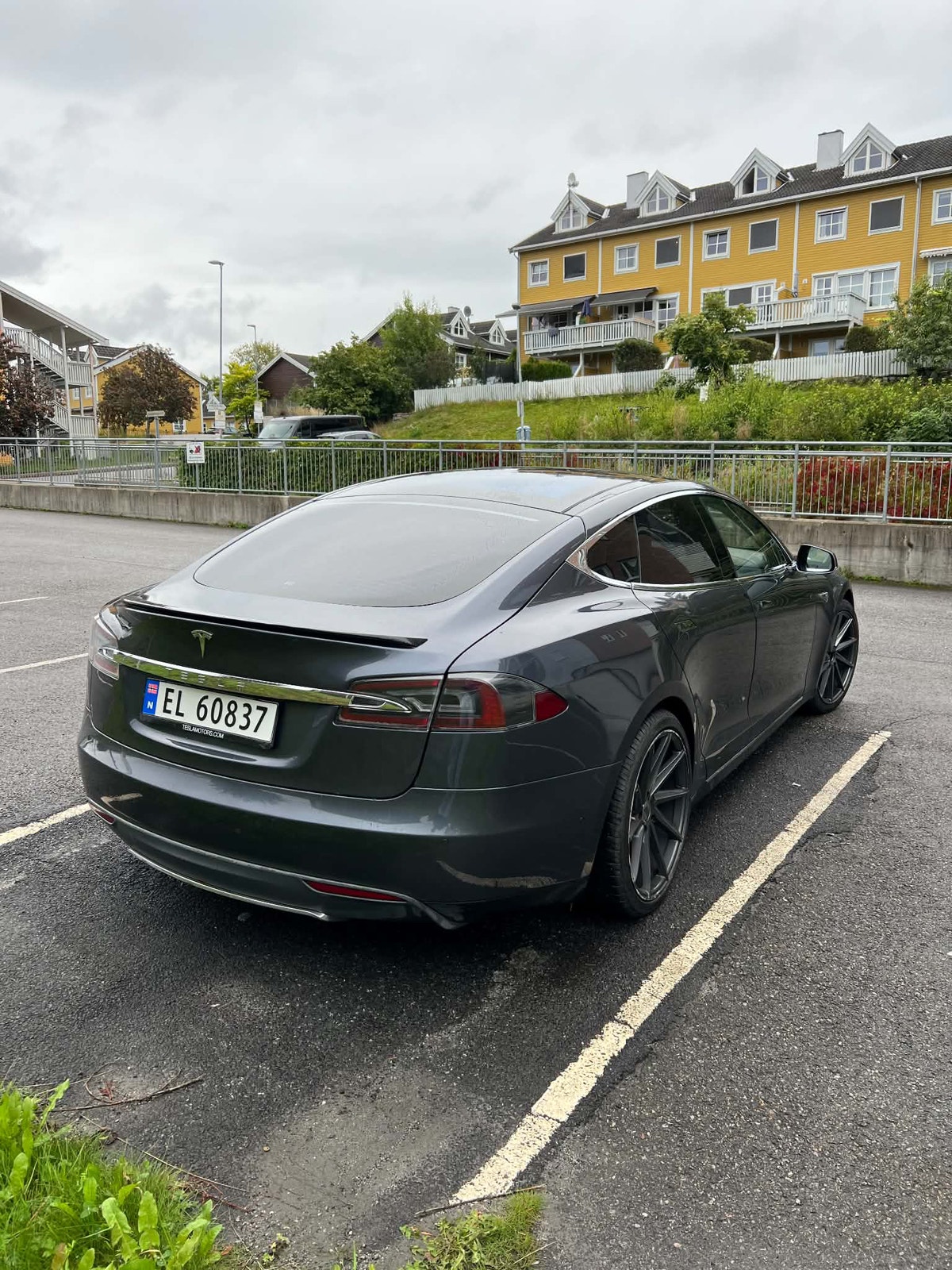 Tesla Model S 85D, 423ps, 2015