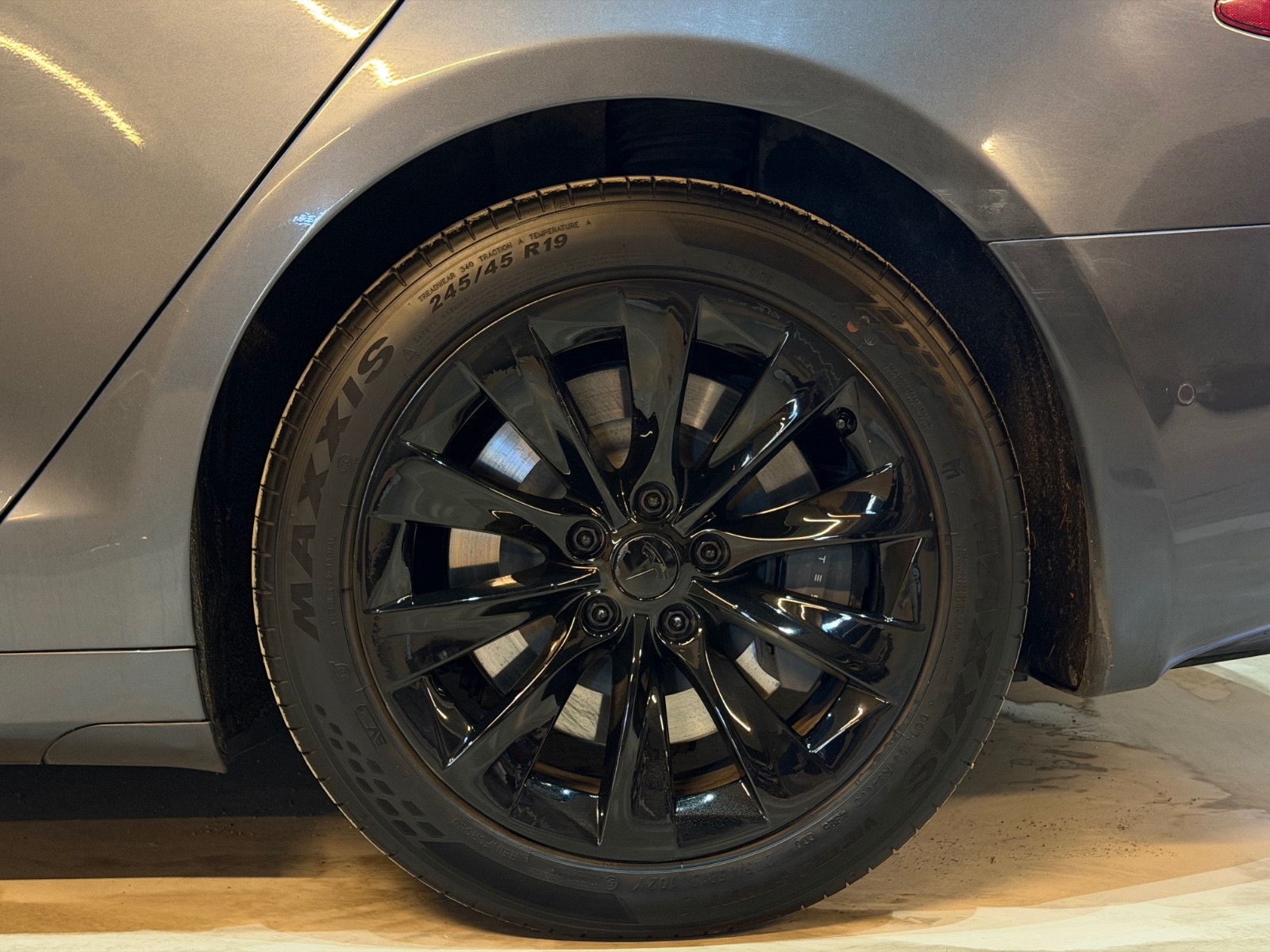 Tesla Model S 75D, 525hp, 2018