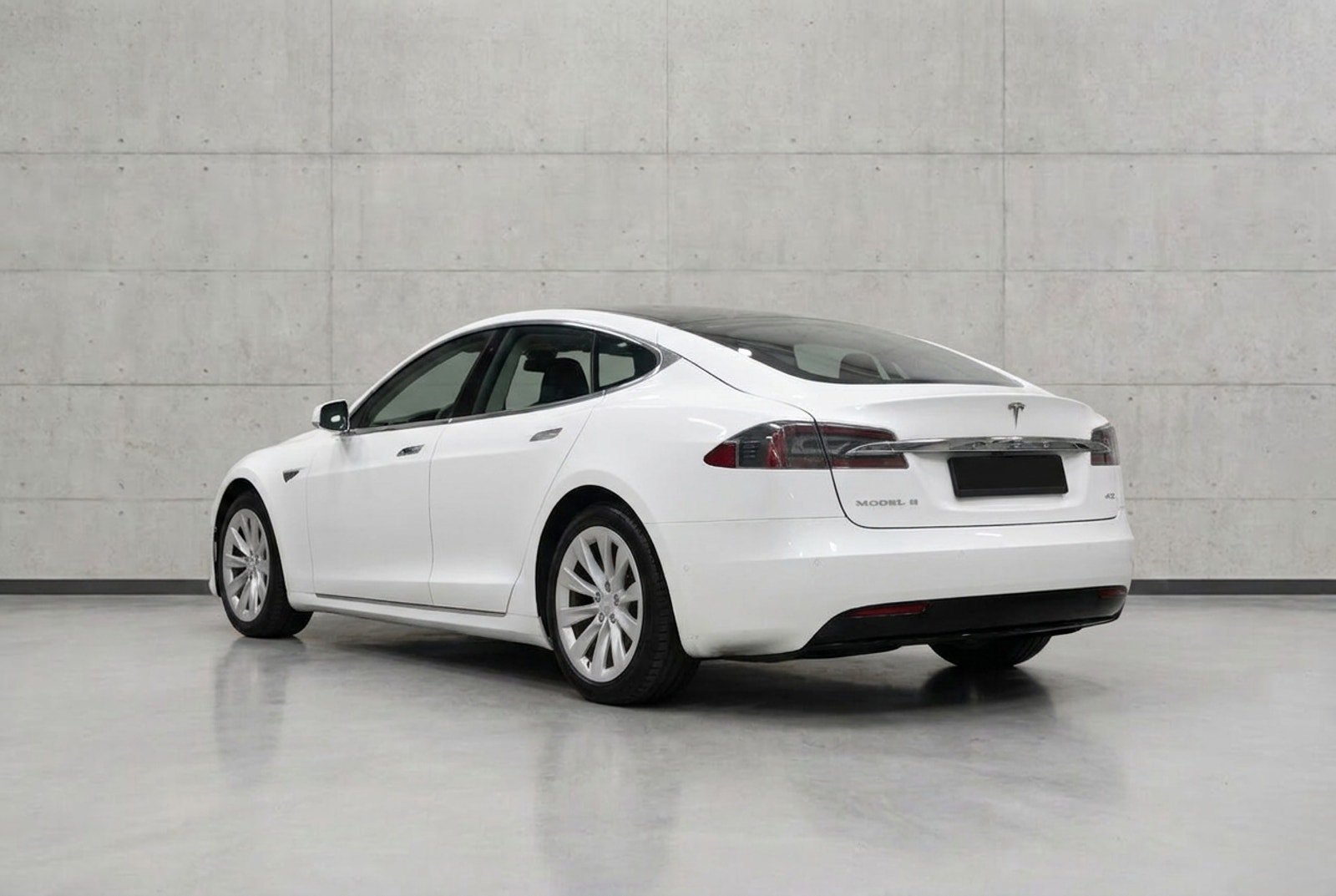 Tesla Model S 90D, 423ps, 2017
