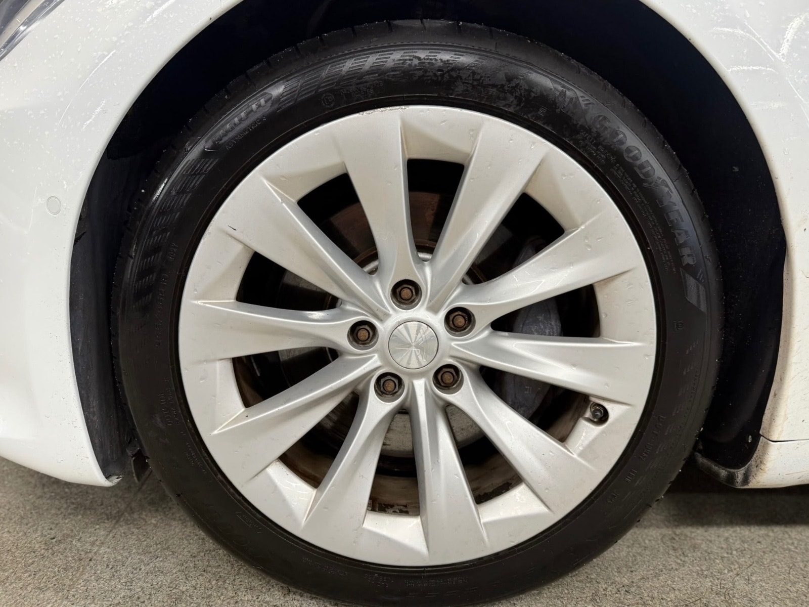 Tesla Model S 90D, 423ps, 2017