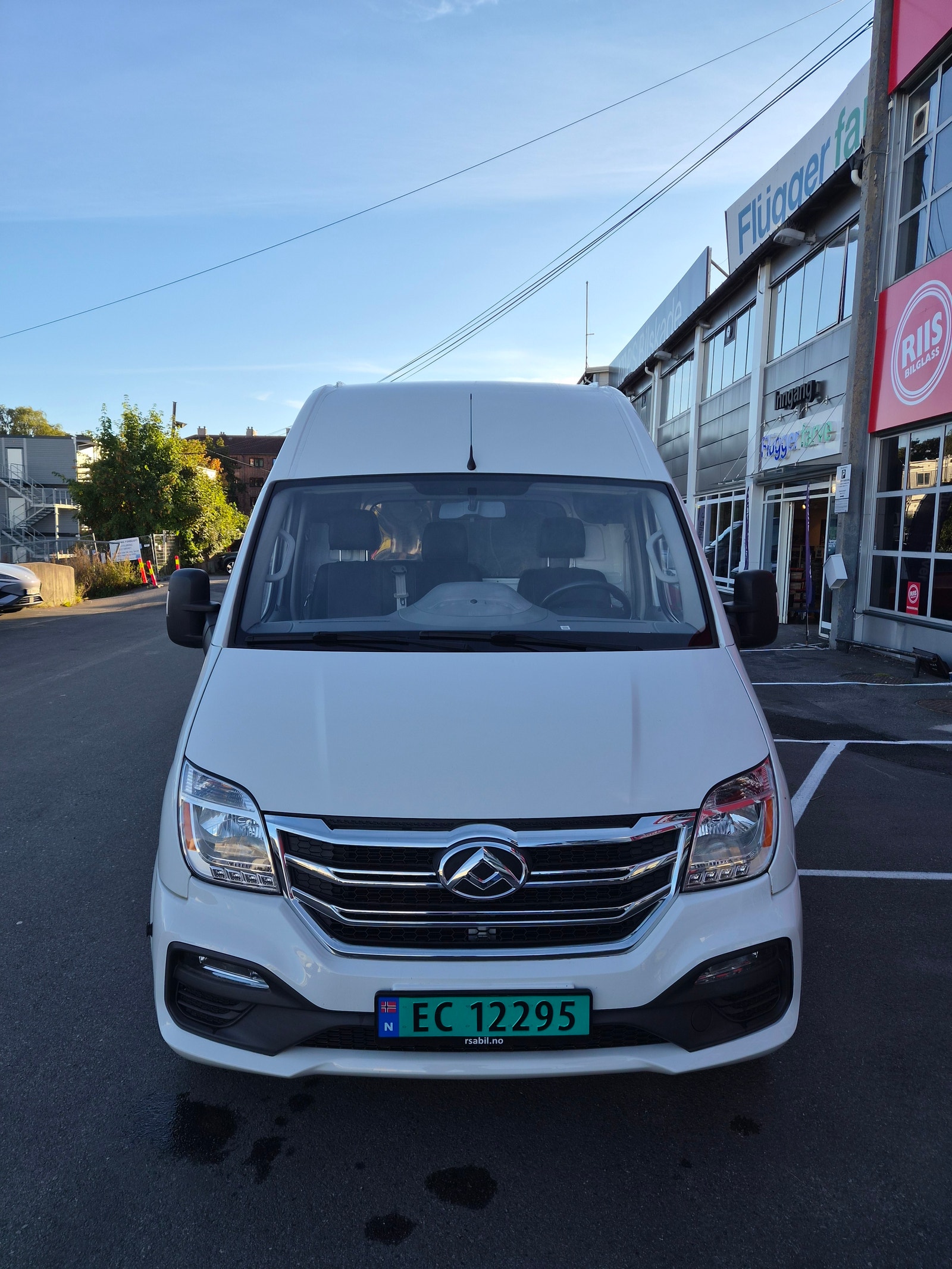Maxus EV80 56 kWh, 136ps, 2021