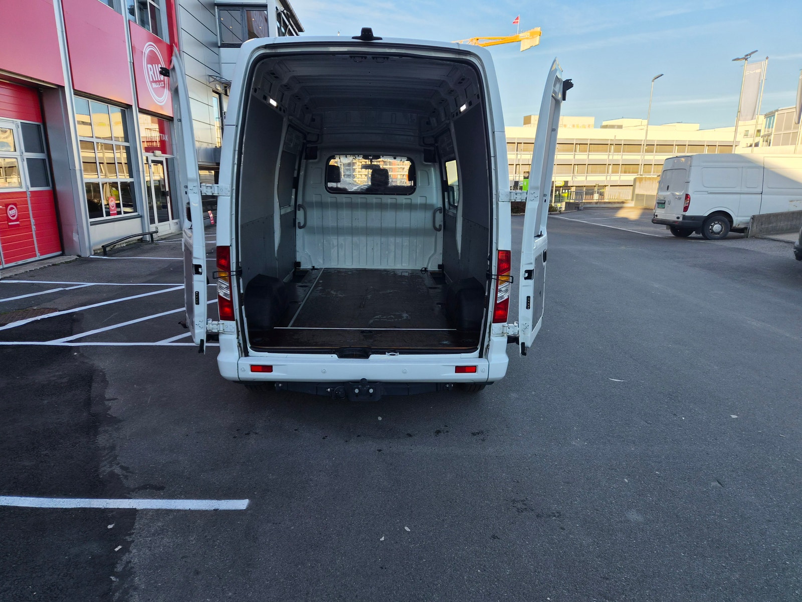 Maxus EV80 56 kWh, 136ps, 2021