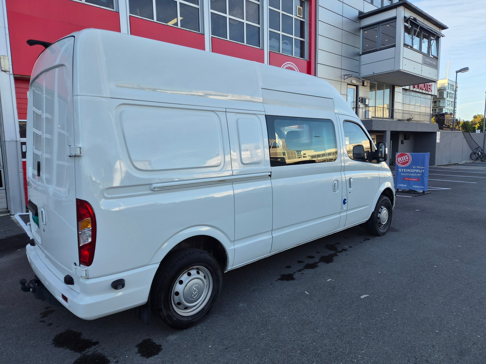 Maxus EV80 56 kWh, 136ps, 2021
