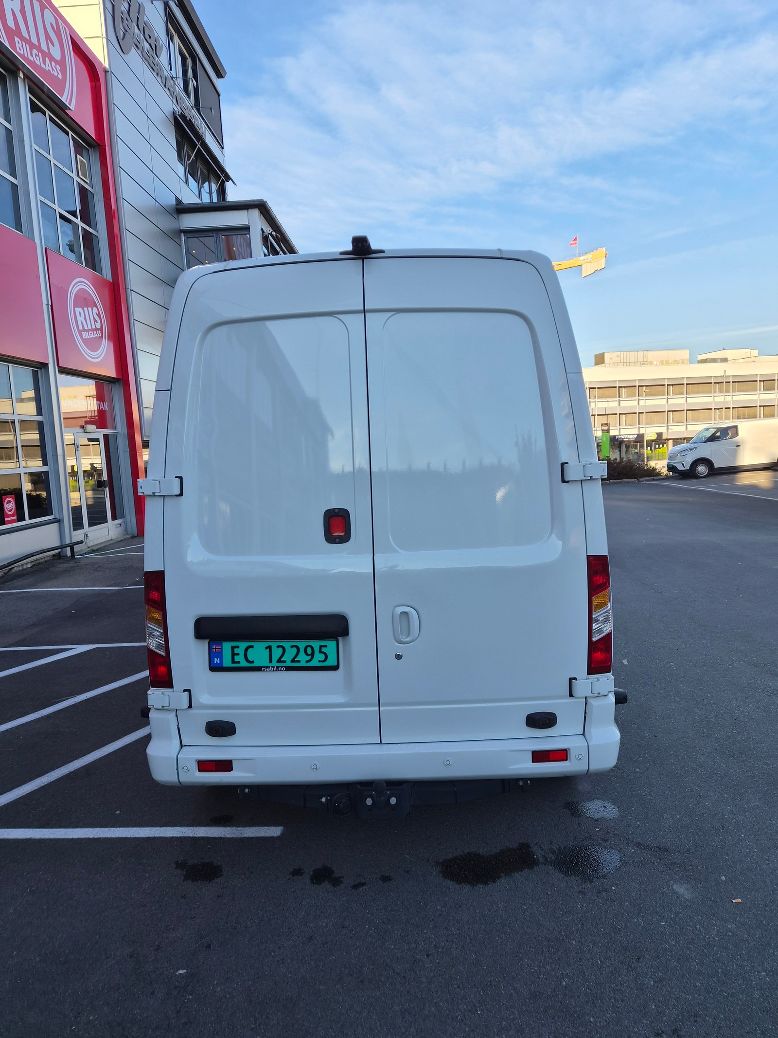Maxus EV80 56 kWh, 136ps, 2021