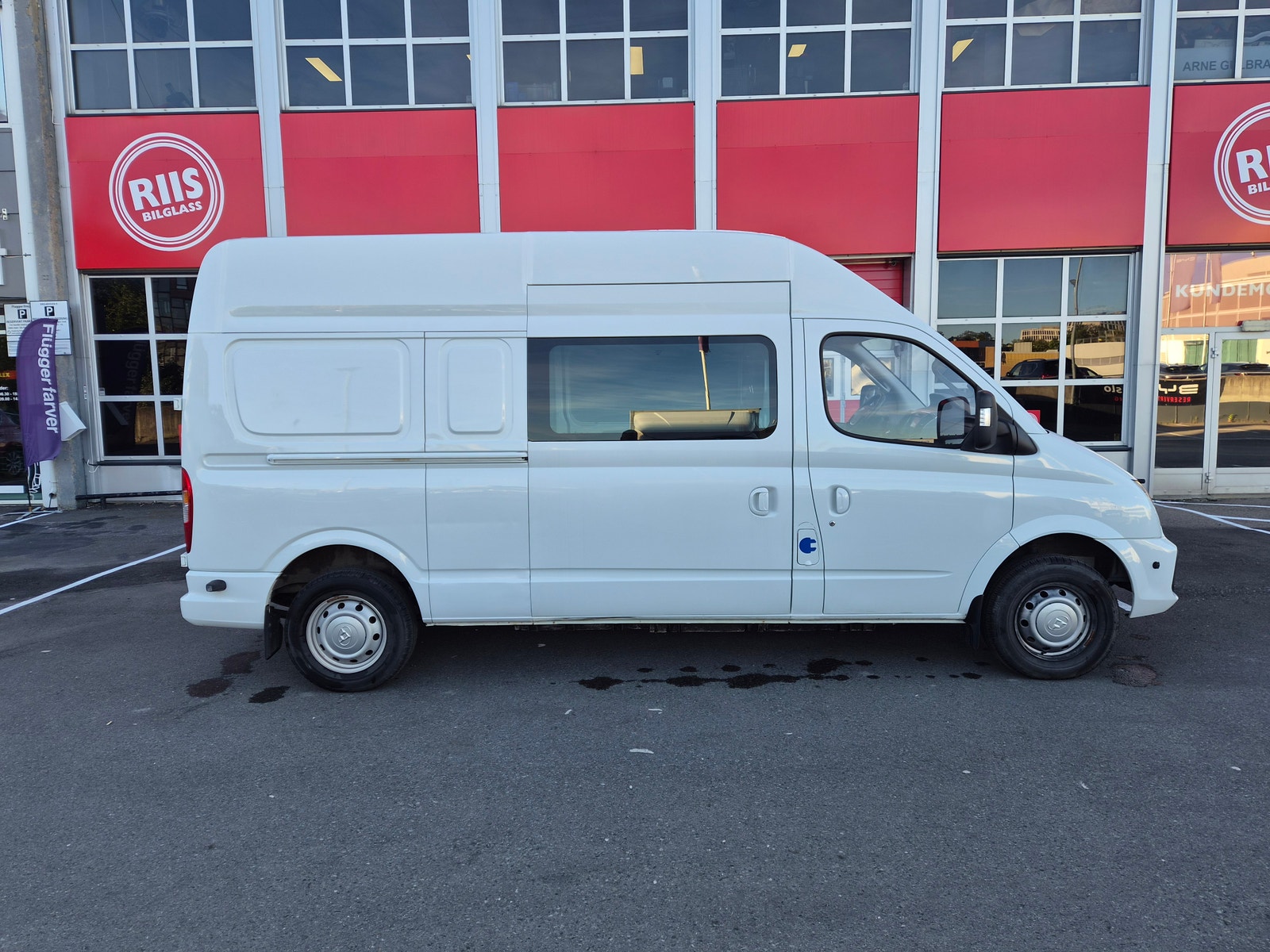 Maxus EV80 56 kWh, 136ps, 2021