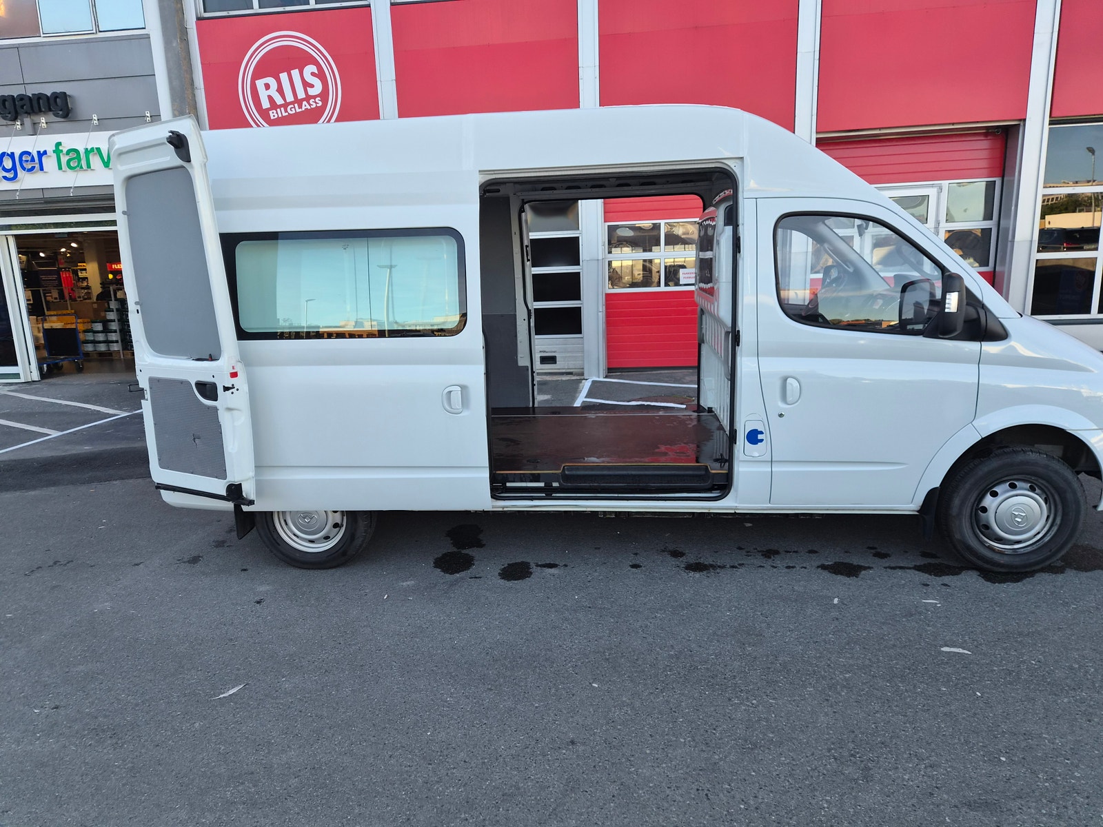 Maxus EV80 56 kWh, 136ps, 2021