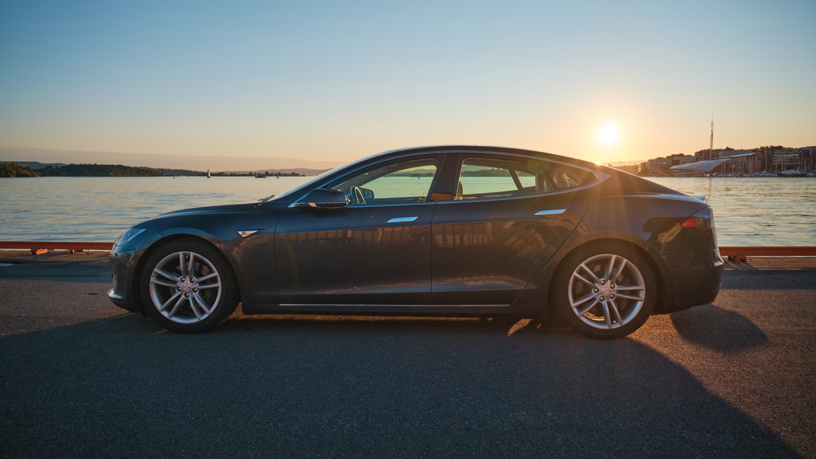 Tesla Model S 85, 378hp, 2014