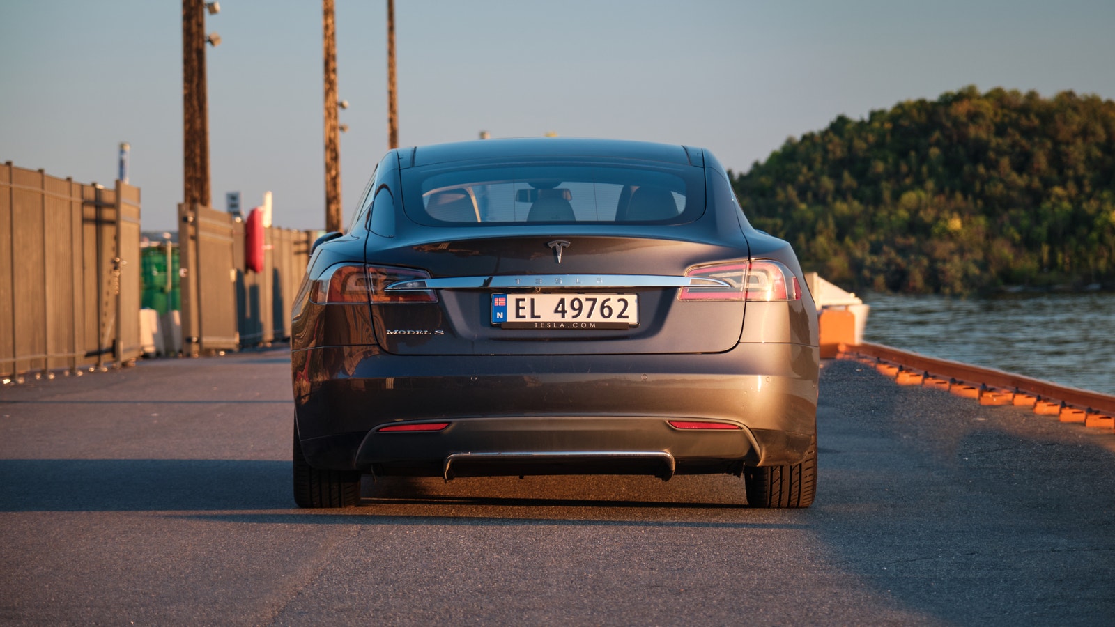 Tesla Model S 85, 378hp, 2014