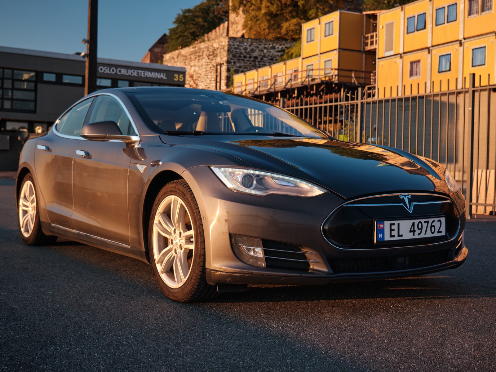 Tesla Model S 85, 378hp, 2014