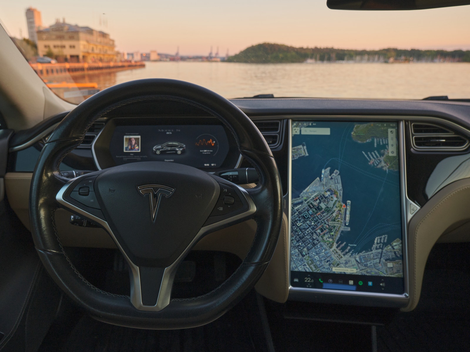 Tesla Model S 85, 378hp, 2014