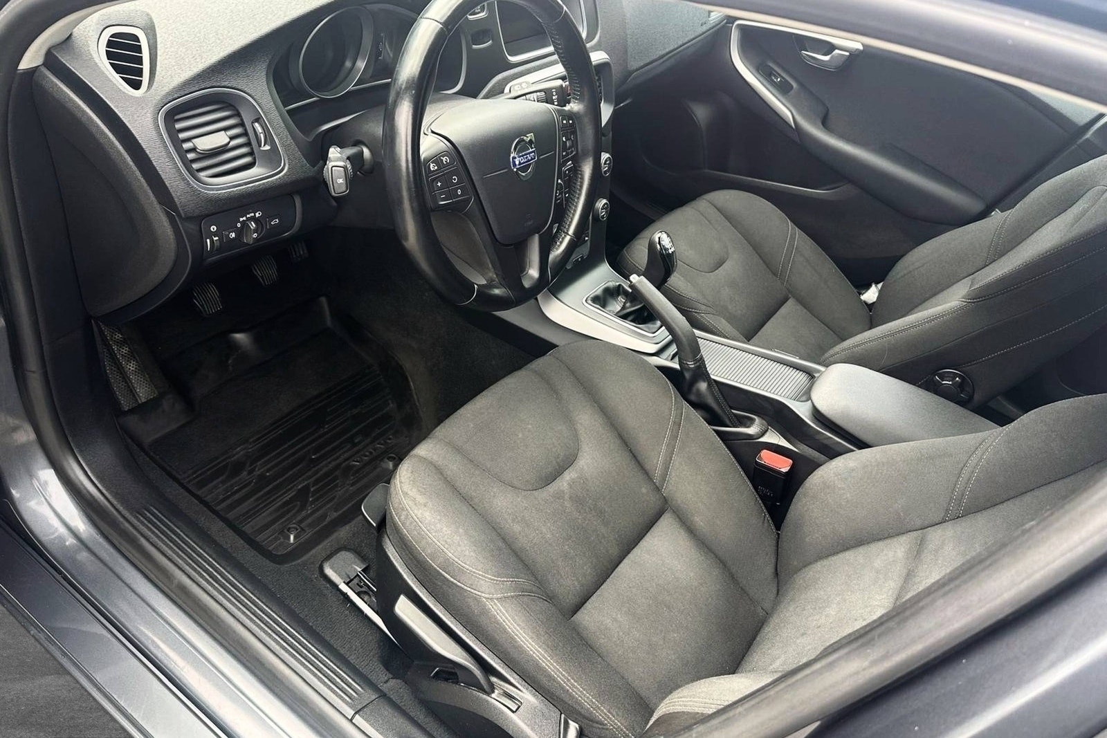 Volvo V40 D2 Manual, 6-trins, 115ps, 2014