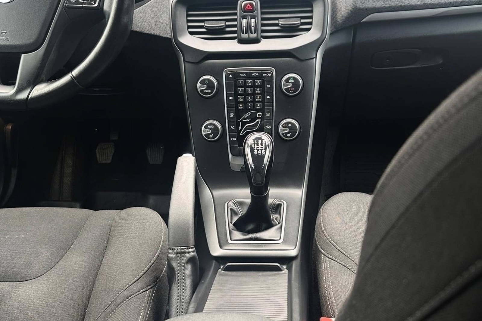 Volvo V40 D2 Manual, 6-trins, 115ps, 2014
