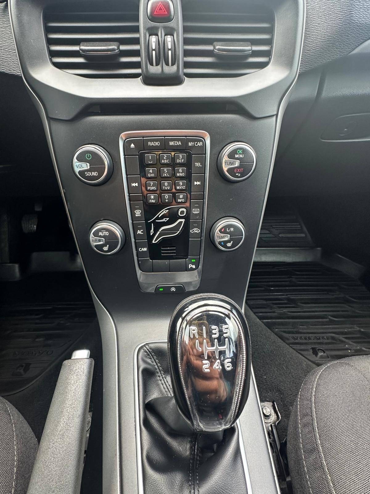 Volvo V40 D2 Manual, 6-trins, 115ps, 2014