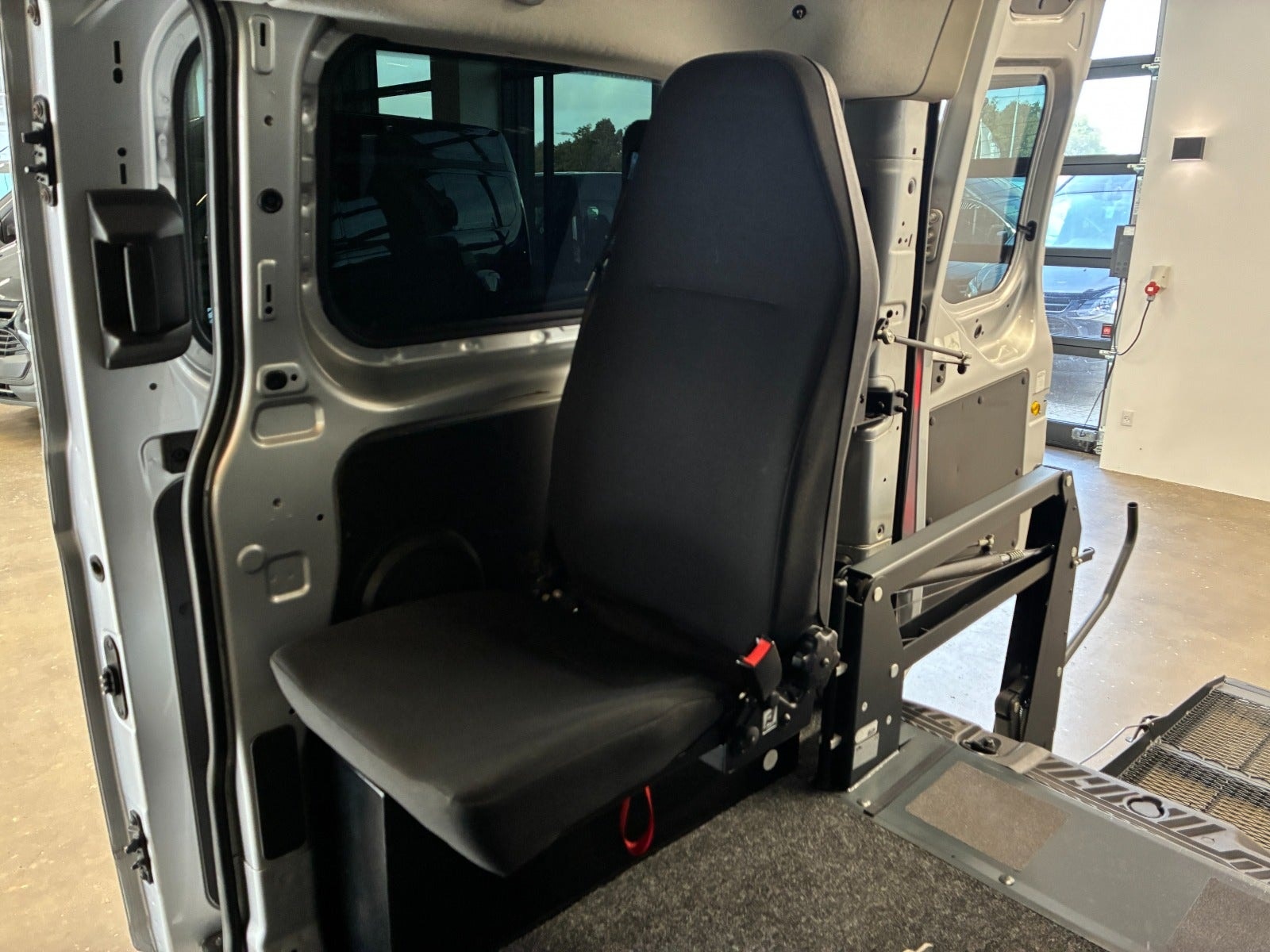 Ford Transit Custom 310 Combi 2.0 TDCi SelectShift, 6-trins, 130ps, 2016