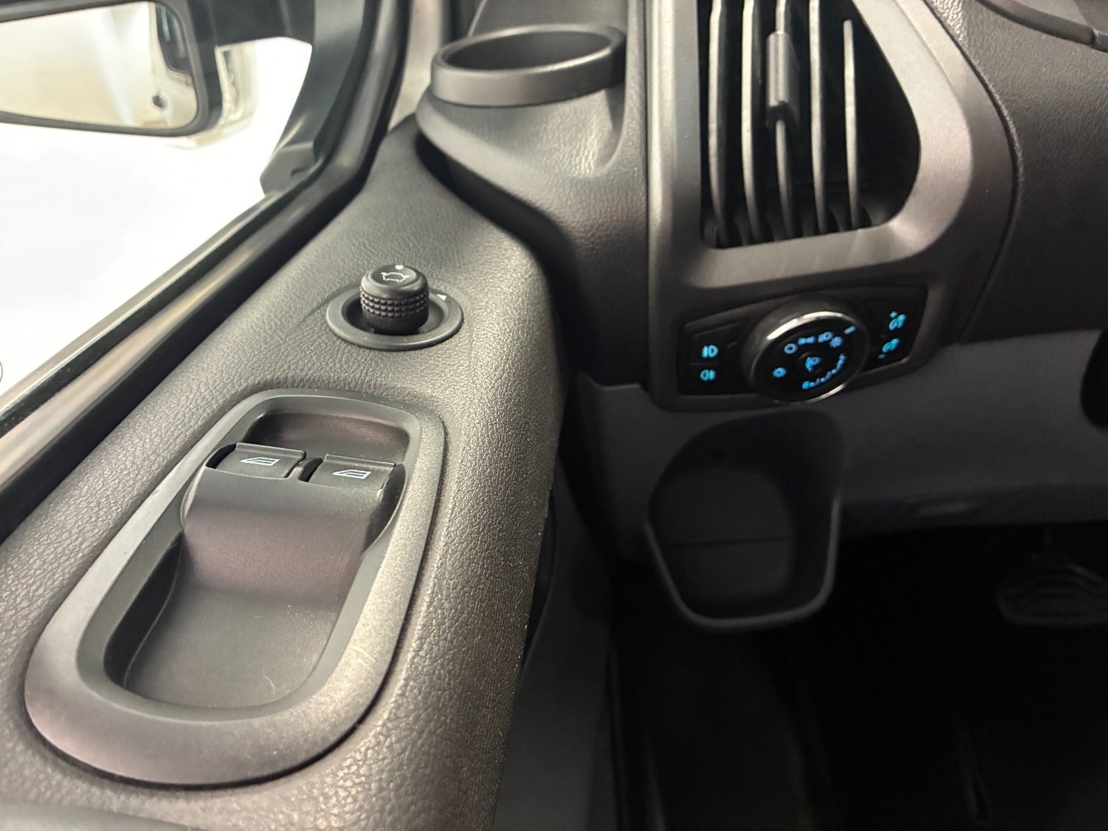 Ford Transit Custom 310 Combi 2.0 TDCi SelectShift, 6-trins, 130ps, 2016