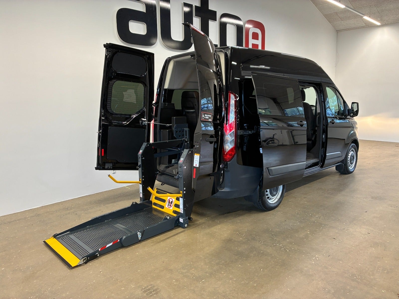 Ford Transit Custom 310 Combi 2.0 TDCi SelectShift, 6-trins, 130ps, 2018