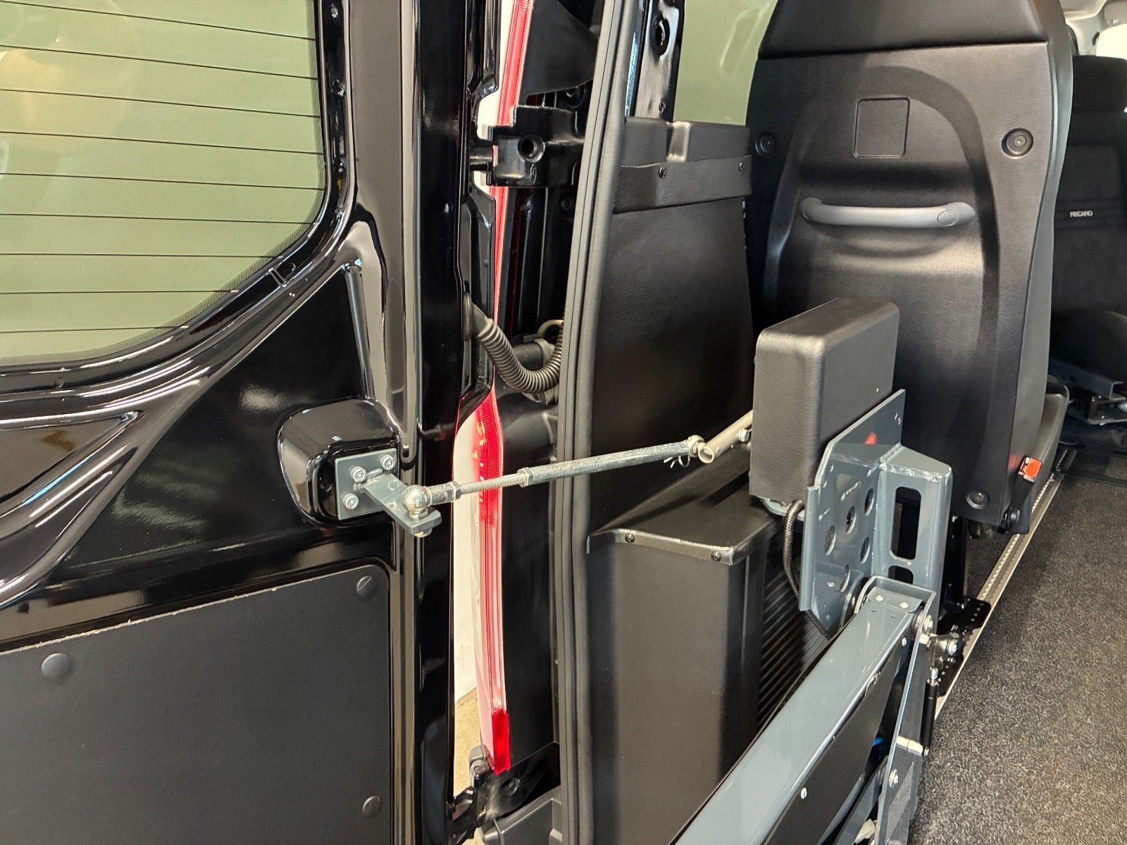 Ford Transit Custom 310 Combi 2.0 TDCi SelectShift, 6-trins, 130ps, 2018