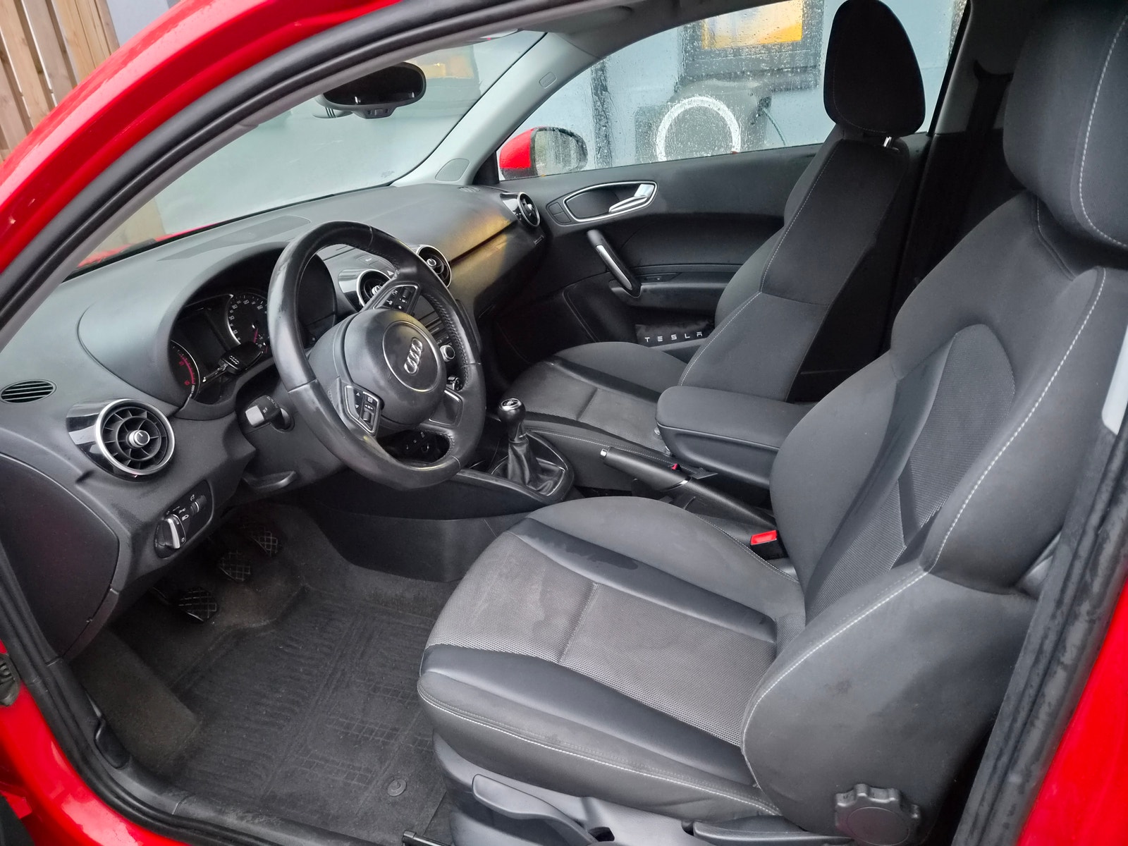 Audi A1 1.6 TDI  Manual, 105hp, 2011