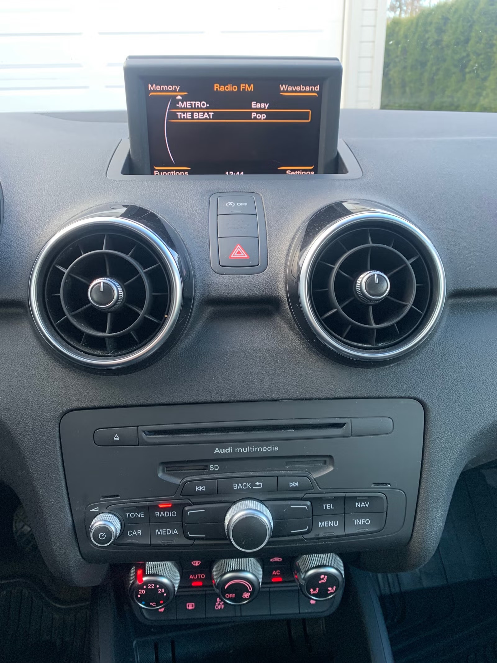 Audi A1 1.6 TDI  Manual, 105hp, 2011