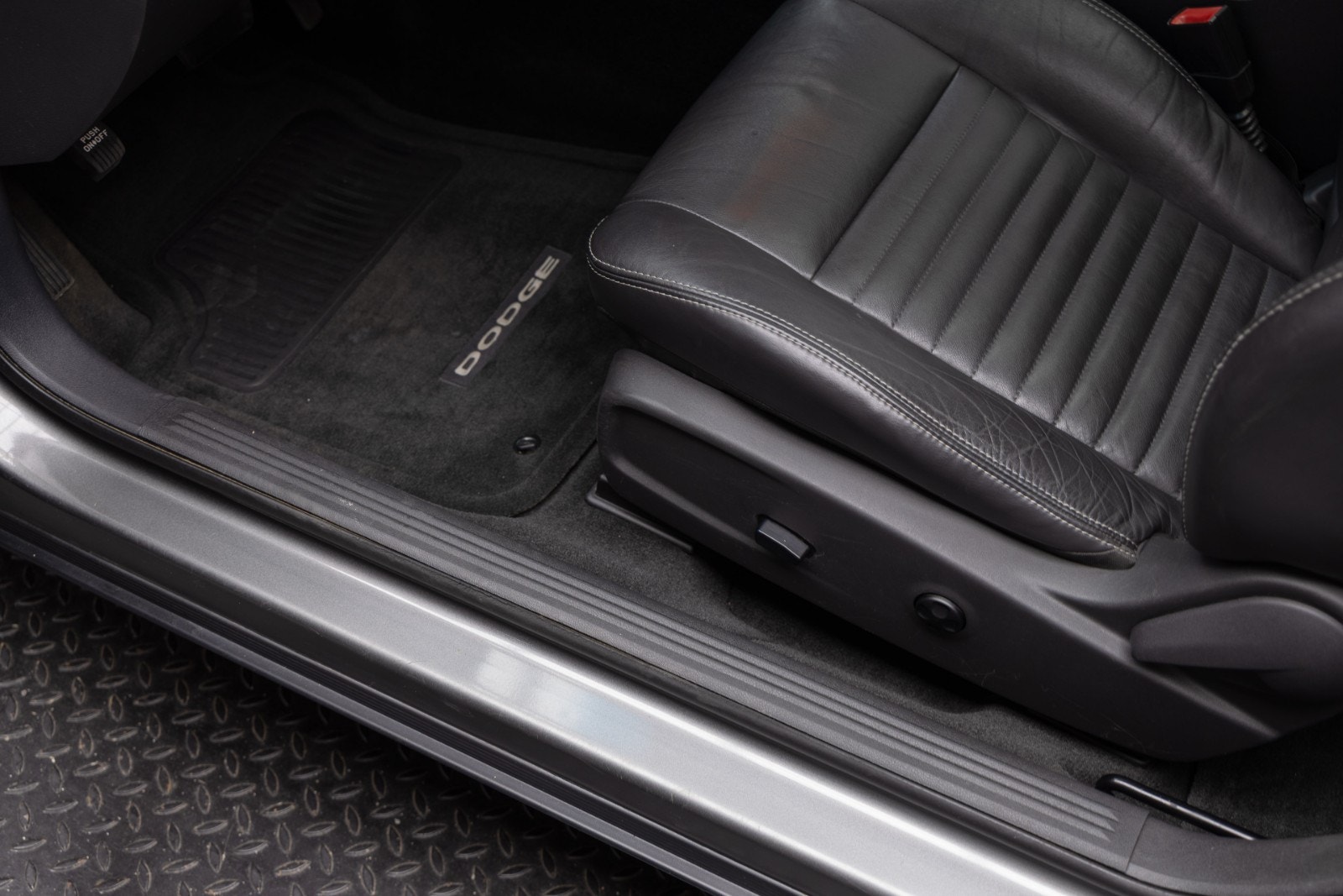 Dodge Challenger 3.6 V6 Automatic, 309hp, 2012