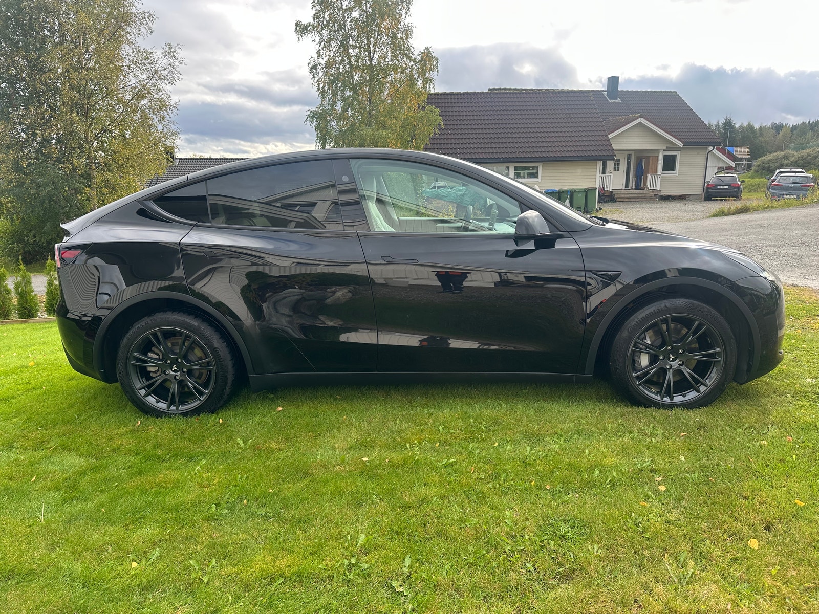 Tesla Model Y Long Range AWD, 514ps, 2025
