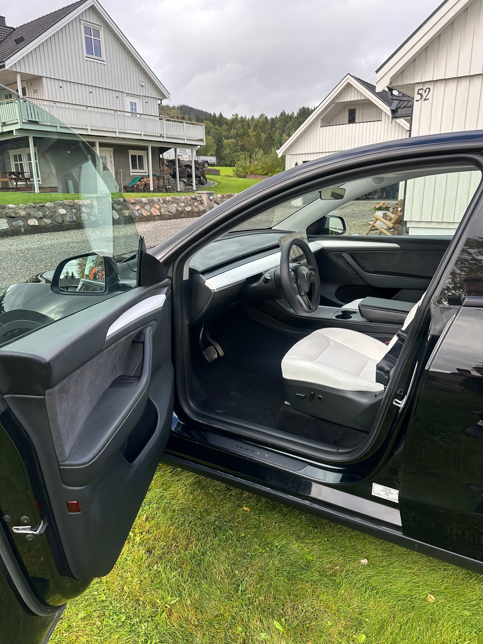 Tesla Model Y Long Range AWD, 514ps, 2025