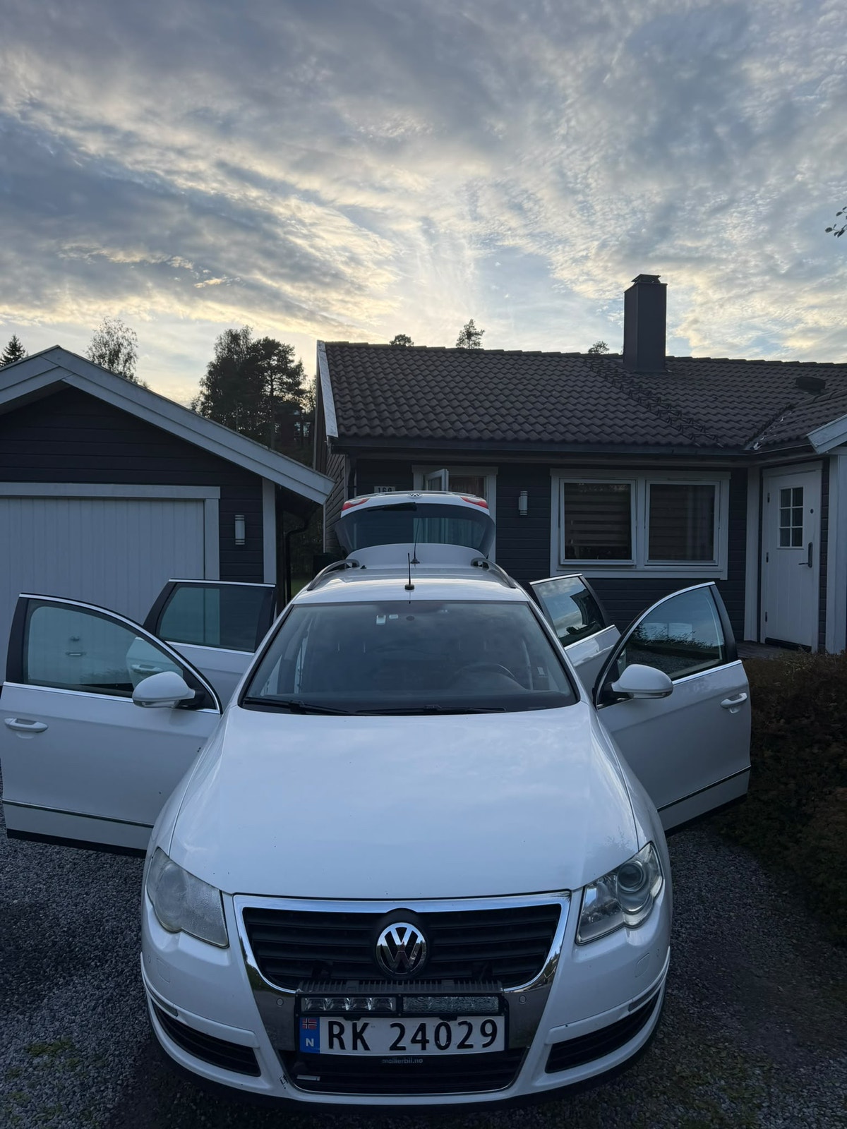 Volkswagen Passat Variant 2.0 TDI DPF DSG Sequential, 6-trins, 140ps, 2010