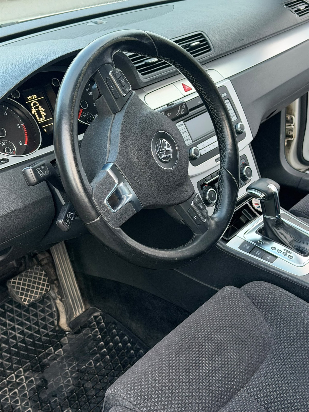 Volkswagen Passat Variant 2.0 TDI DPF DSG Sequential, 6-trins, 140ps, 2010