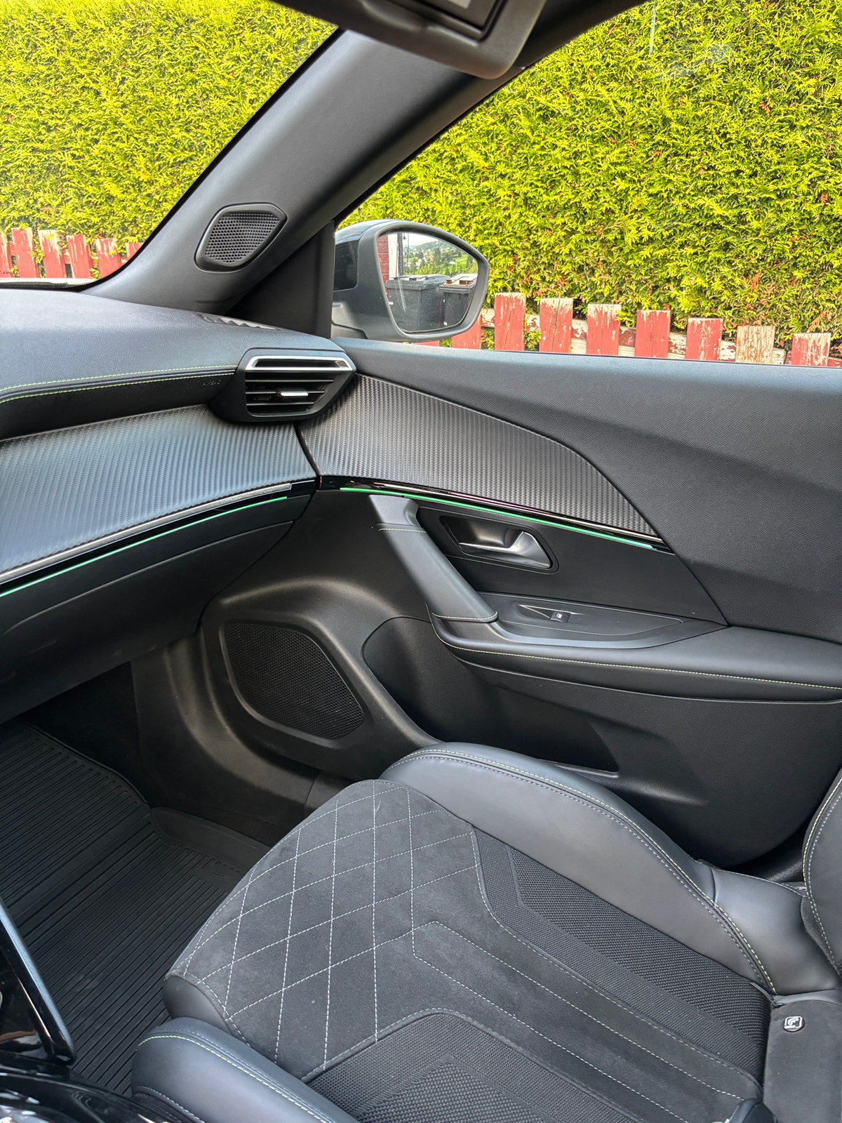 Peugeot e-2008, 136ps, 2022
