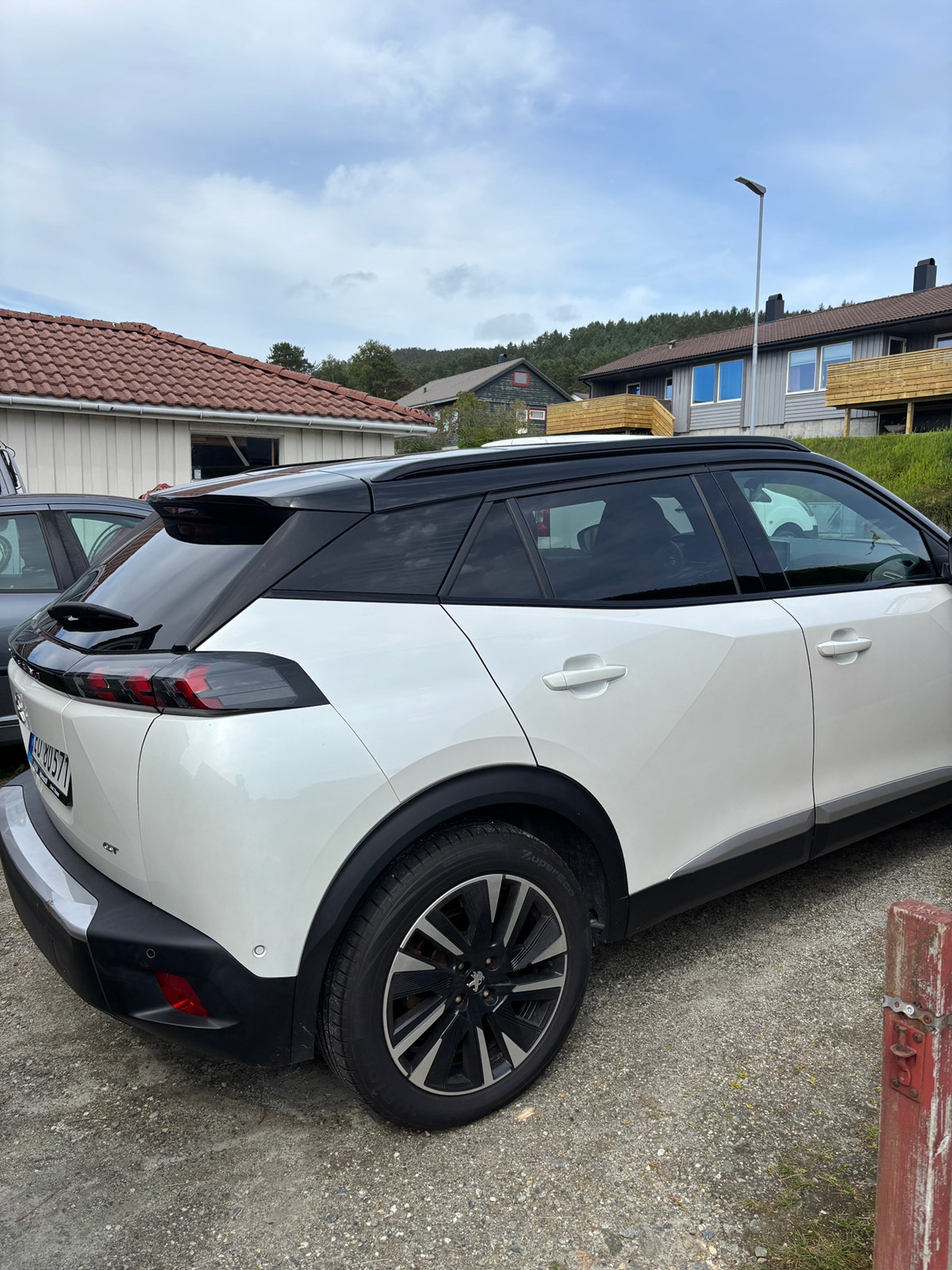 Peugeot e-2008, 136ps, 2022
