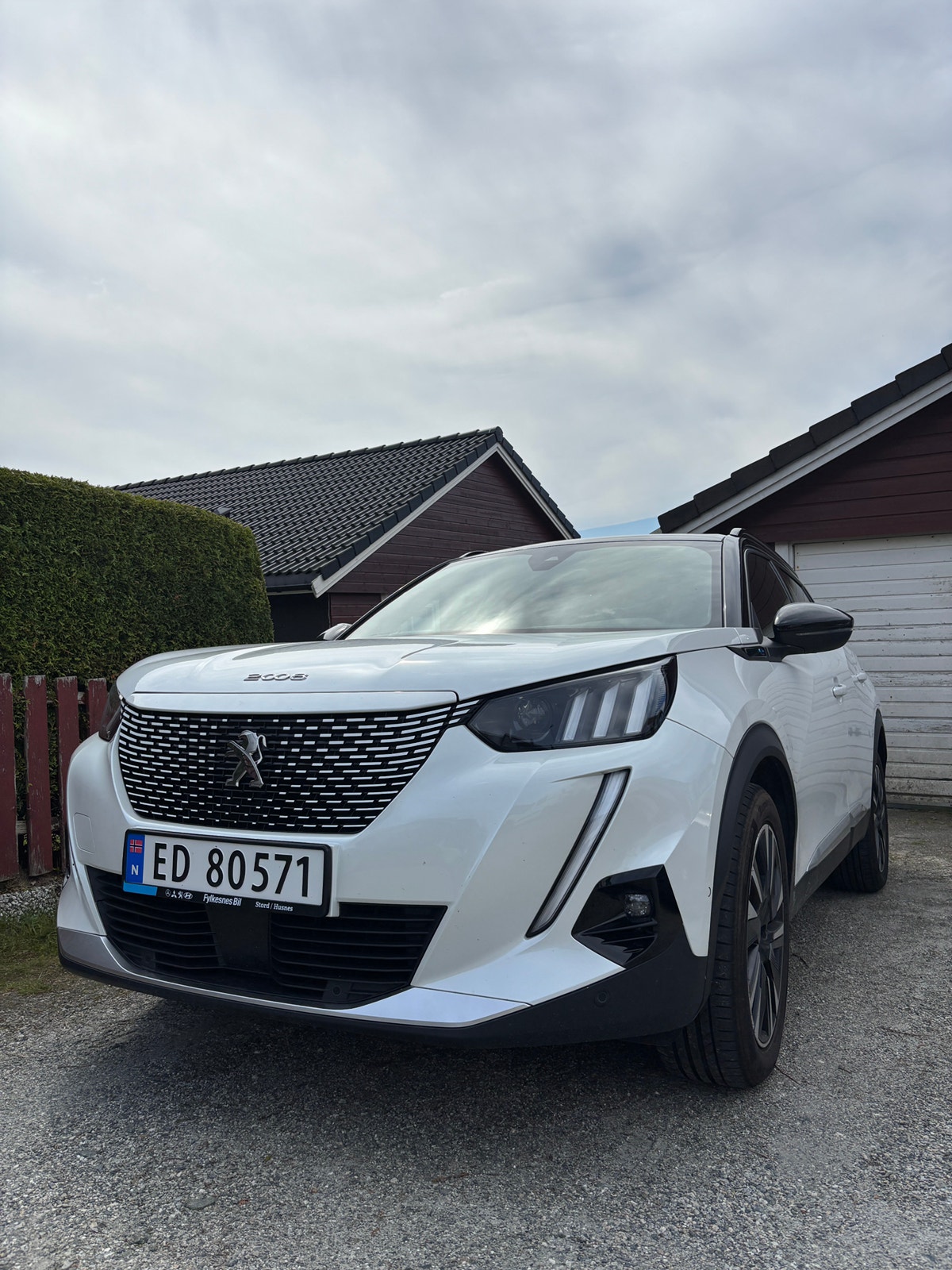 Peugeot e-2008, 136ps, 2022