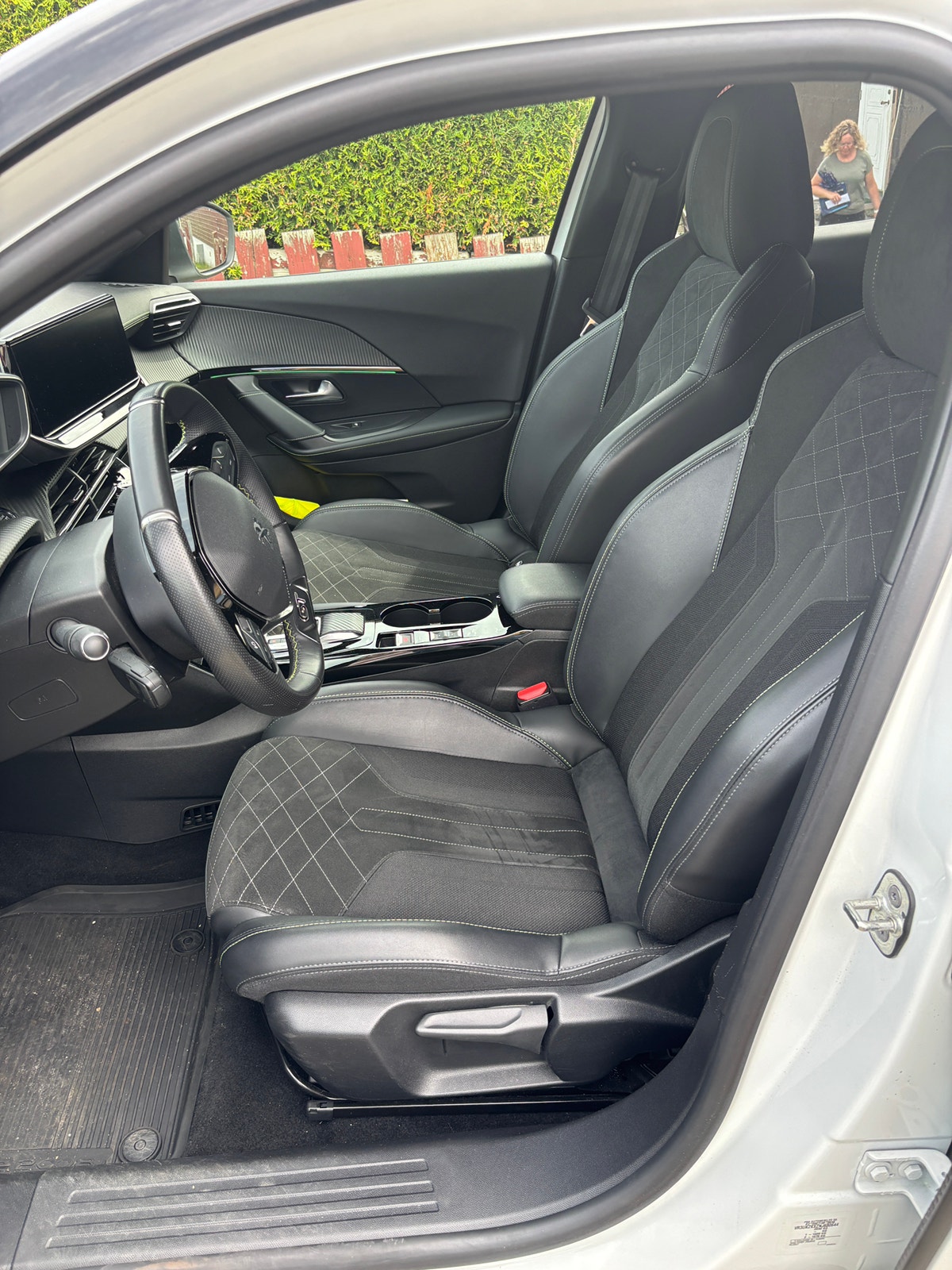 Peugeot e-2008, 136ps, 2022