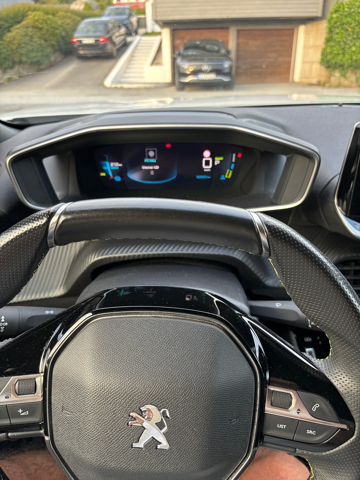 Peugeot e-2008, 136ps, 2022