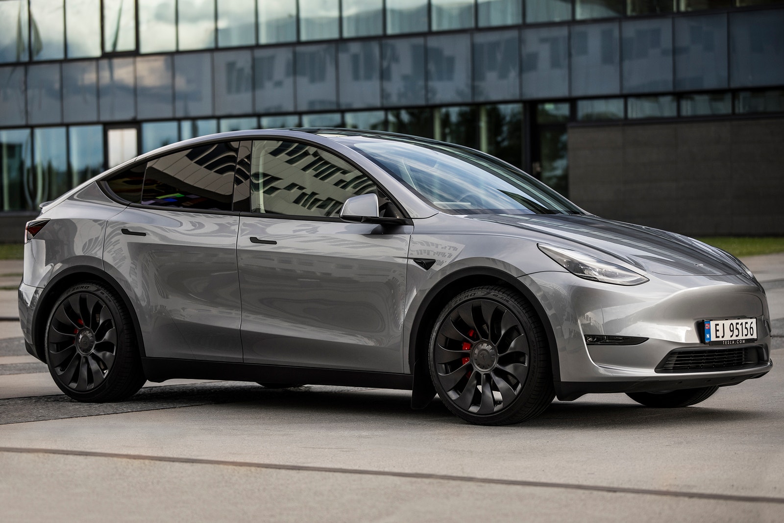 Tesla Model Y Performance, 534hp, 2025