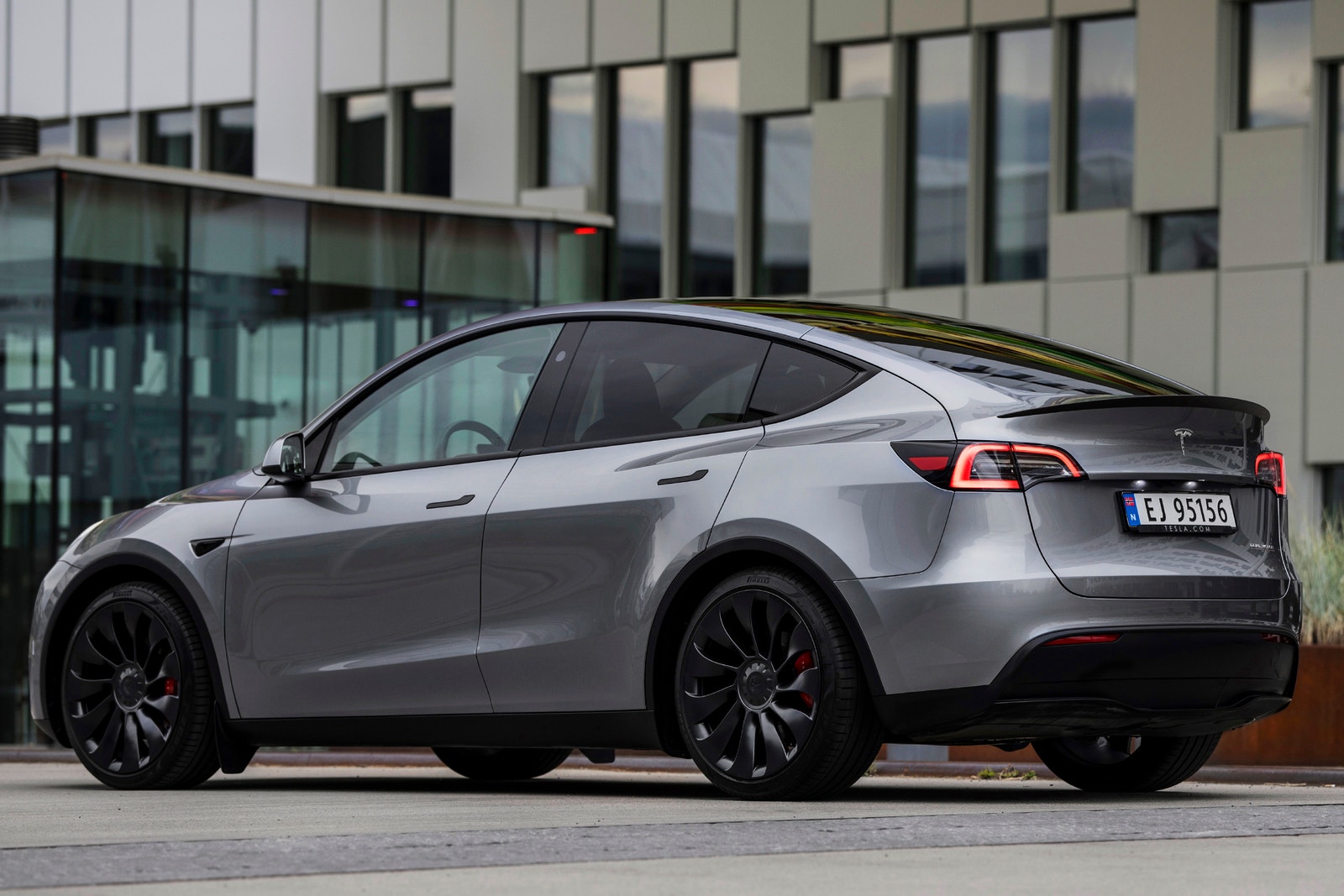 Tesla Model Y Performance, 534hp, 2025