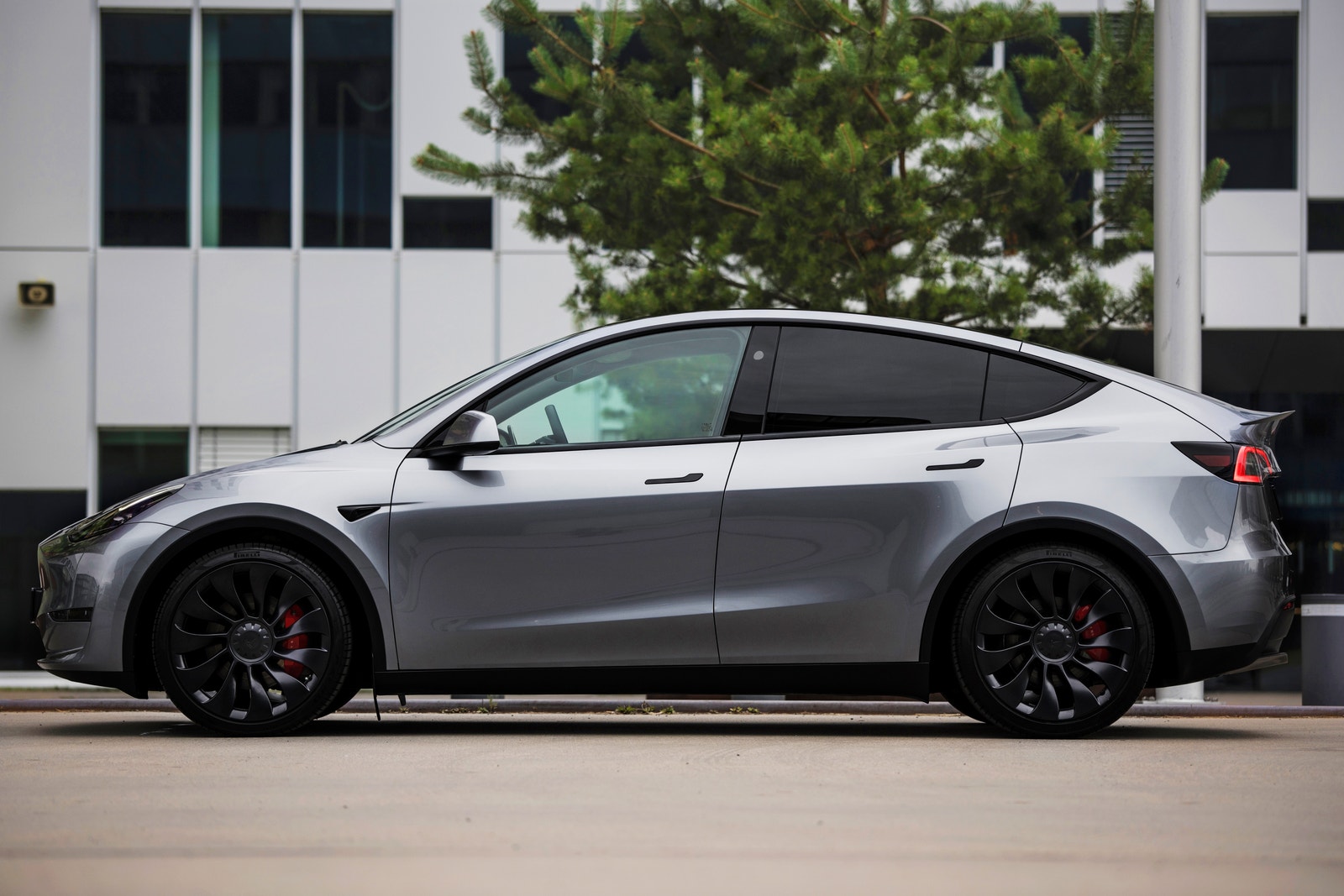 Tesla Model Y Performance, 534hp, 2025